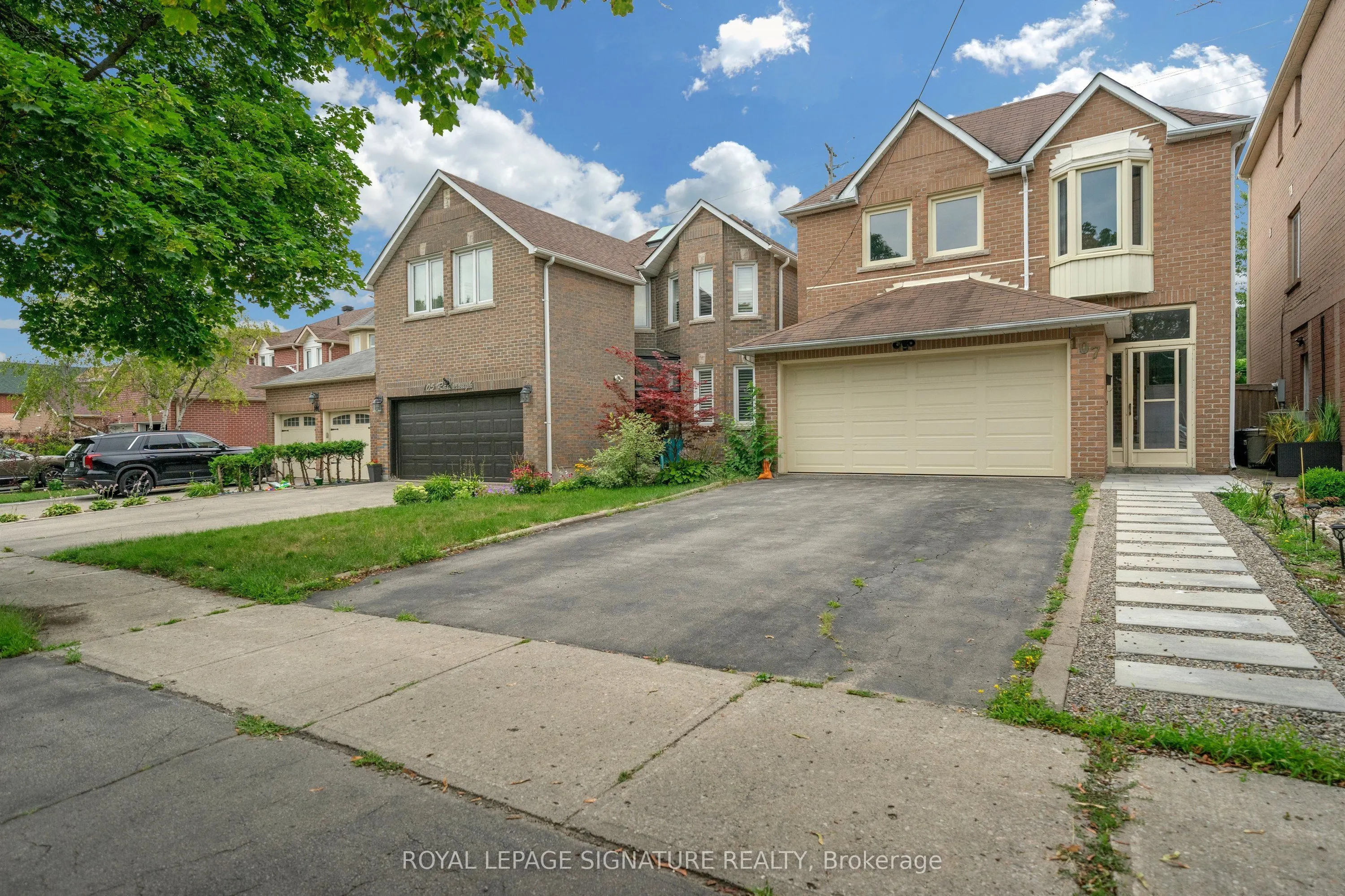 107 Roxborough Lane