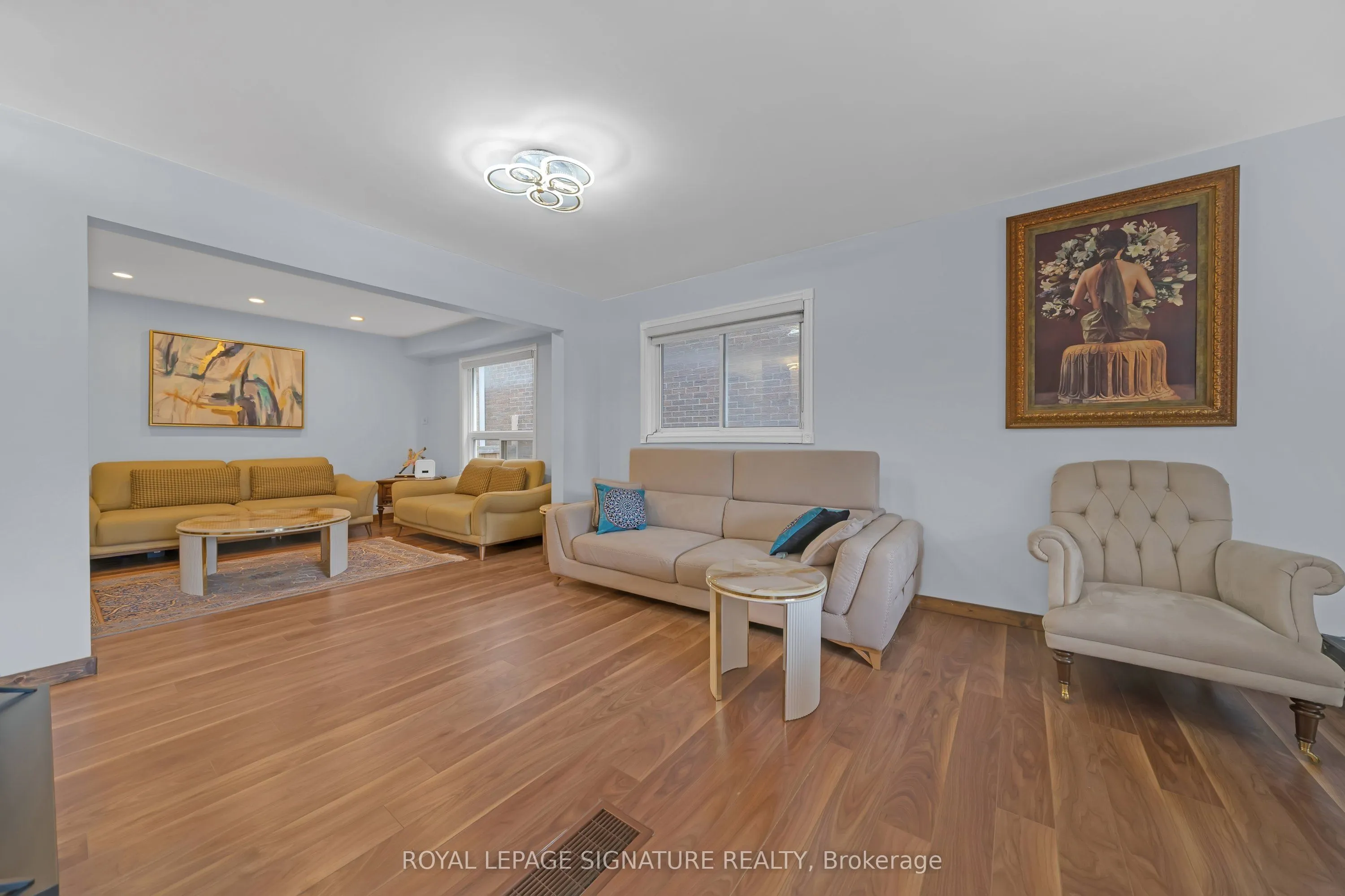 107 Roxborough Lane