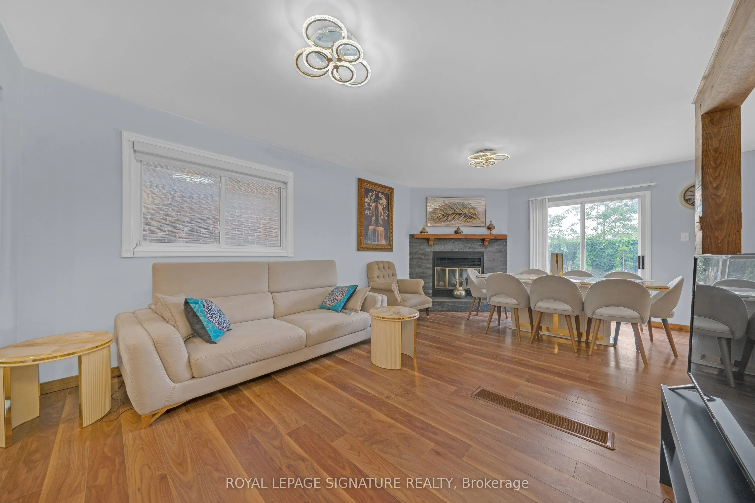 107 Roxborough Lane