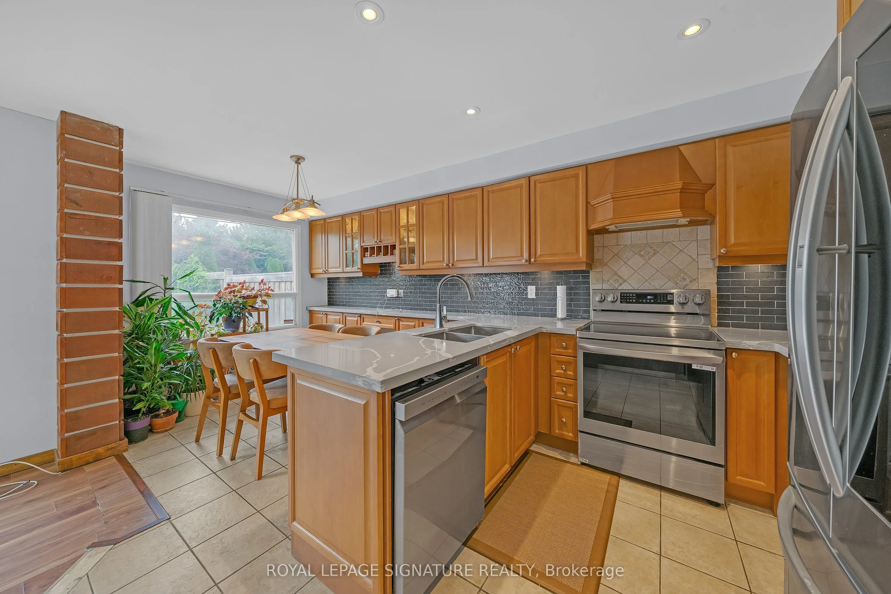 107 Roxborough Lane