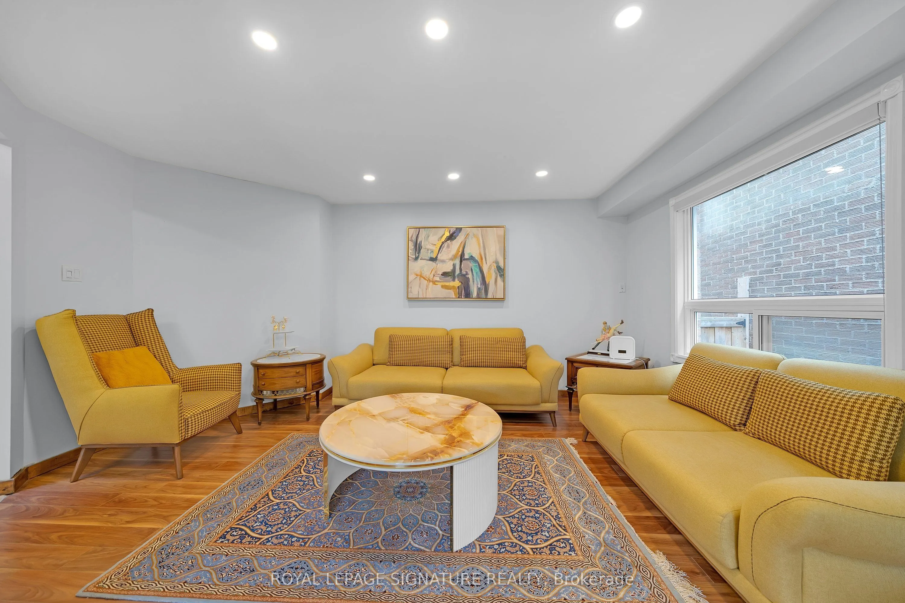 107 Roxborough Lane