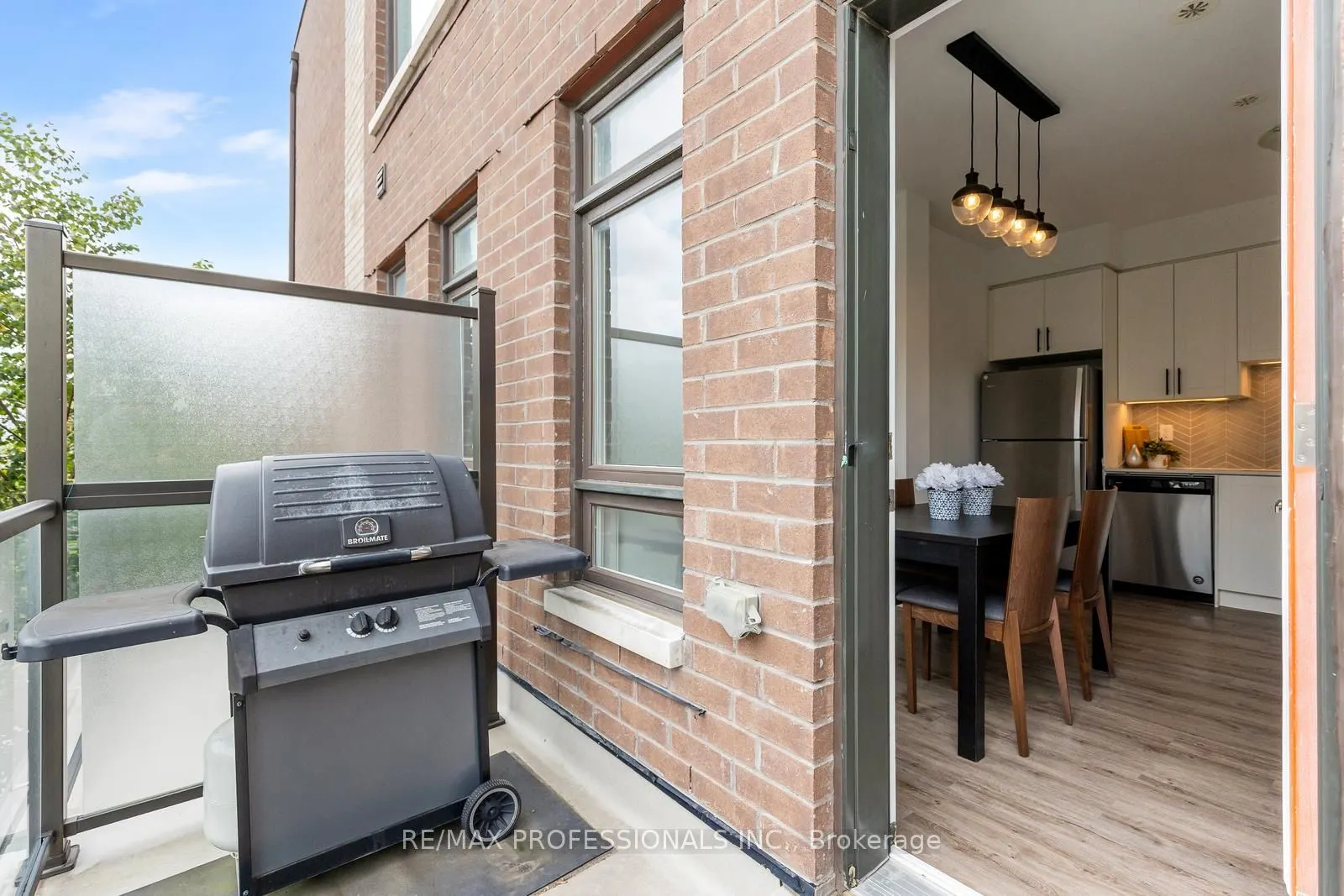 1 Lochlin Street