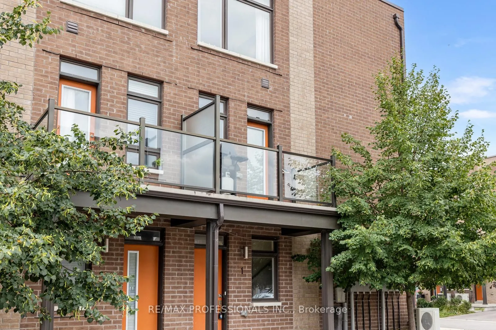 1 Lochlin Street