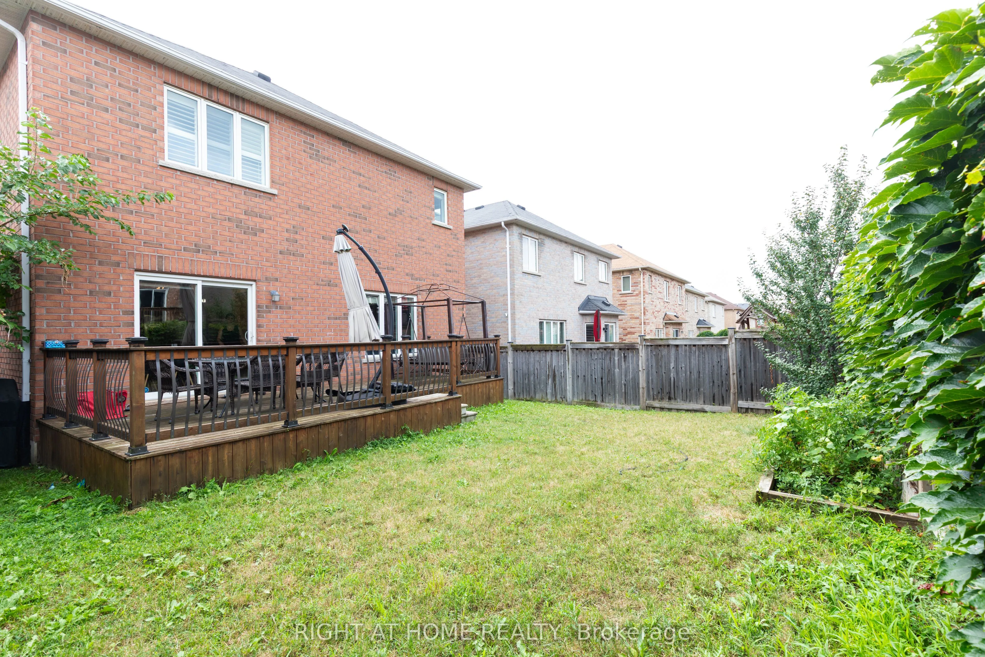 182 Maurier Boulevard