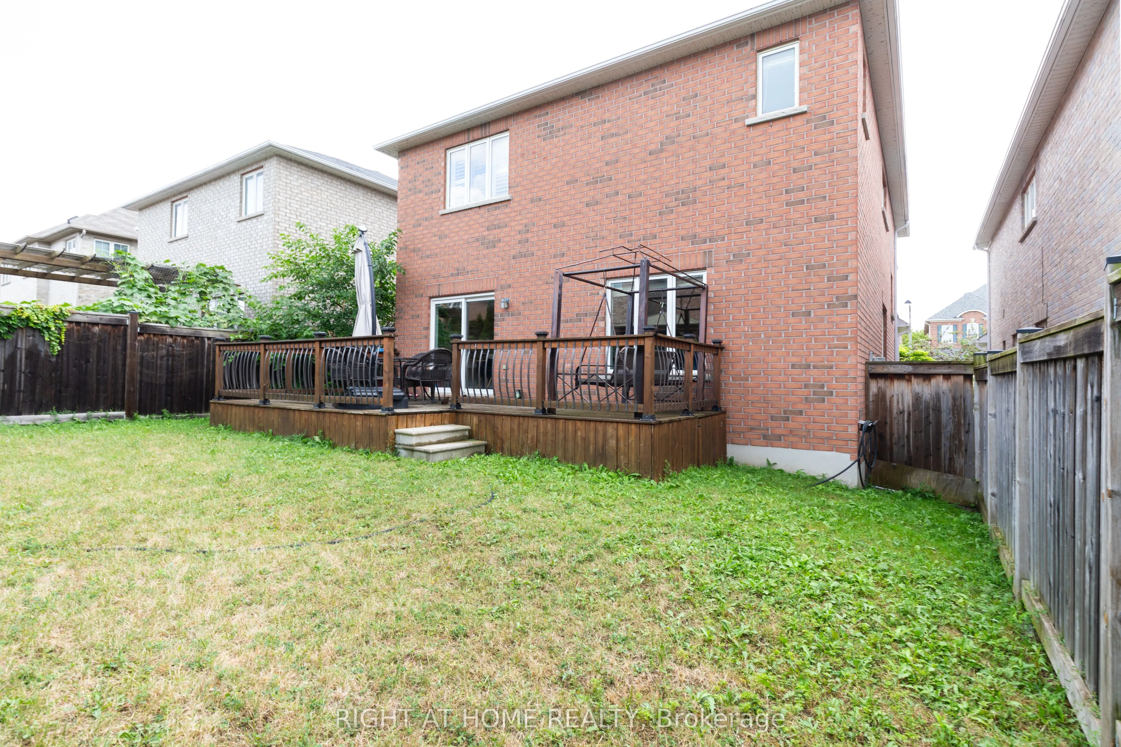 182 Maurier Boulevard