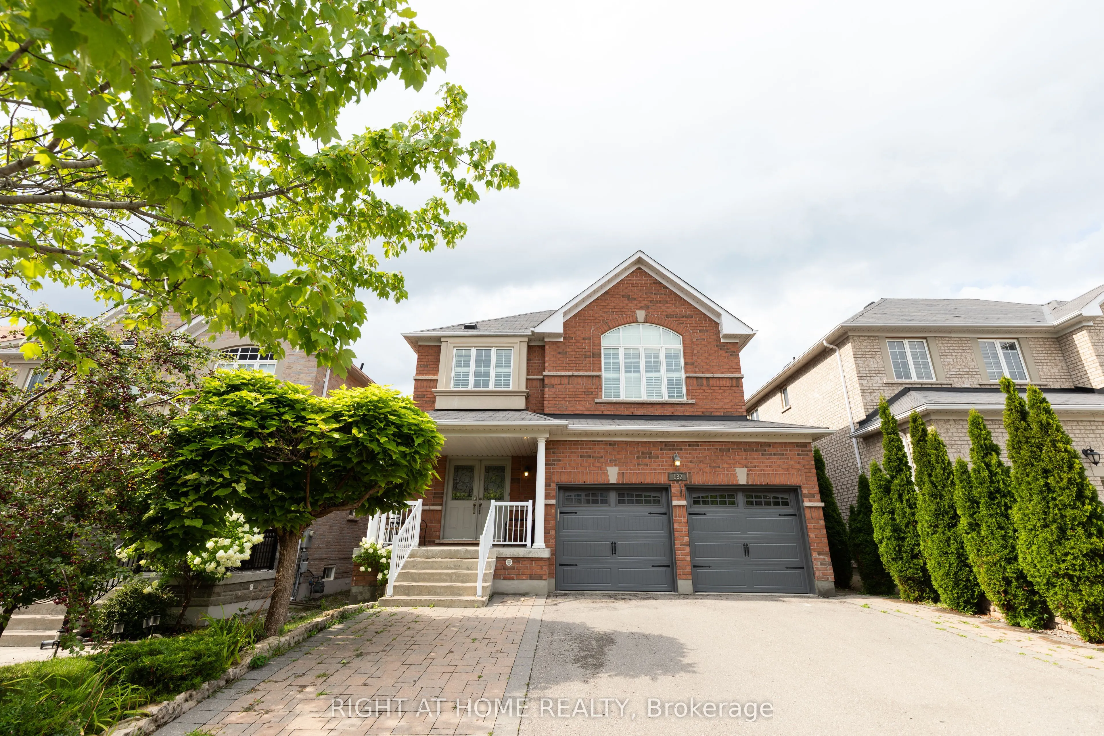182 Maurier Boulevard