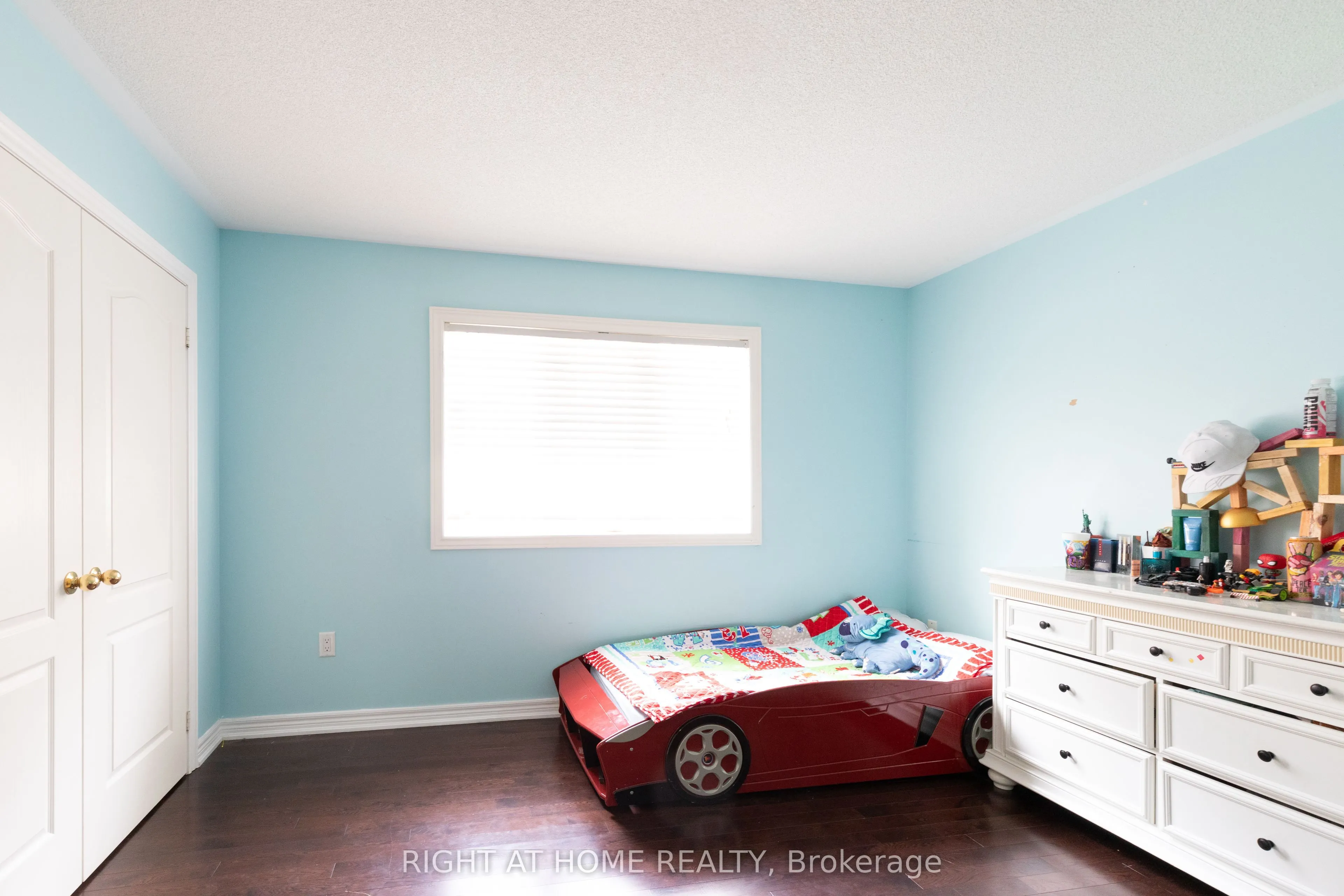 182 Maurier Boulevard
