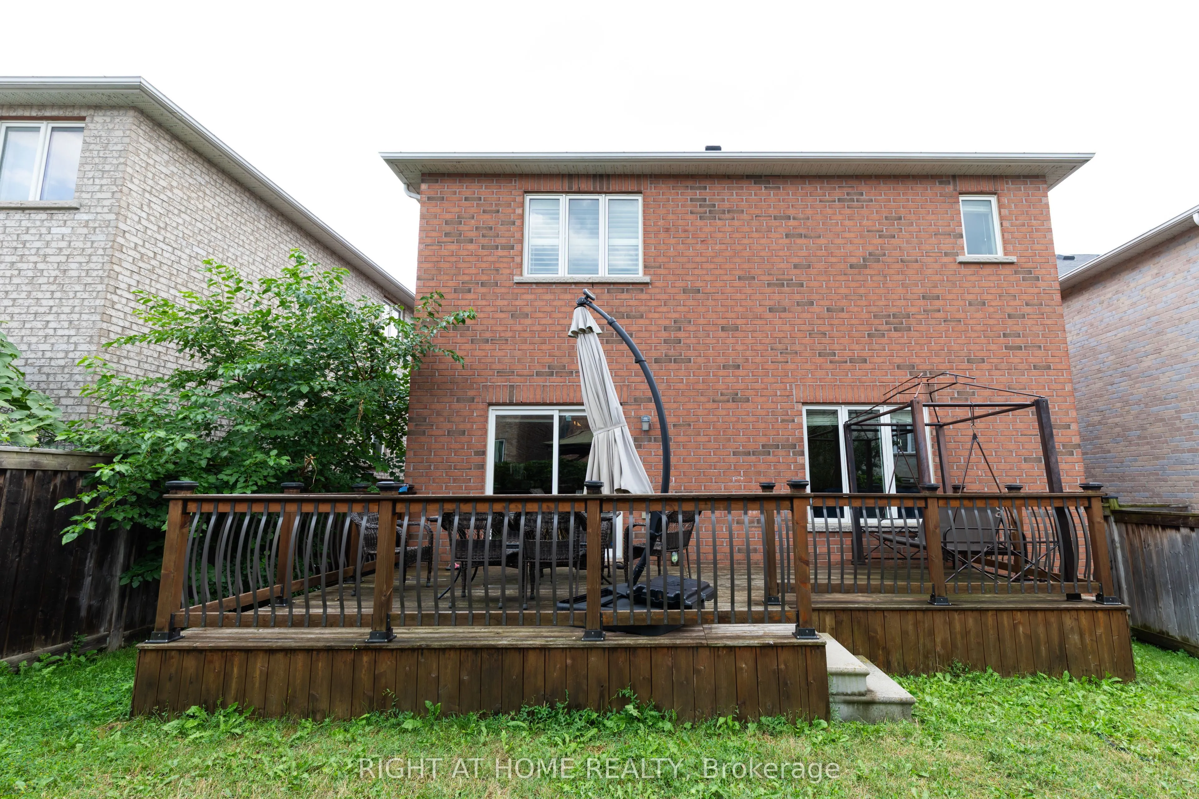 182 Maurier Boulevard