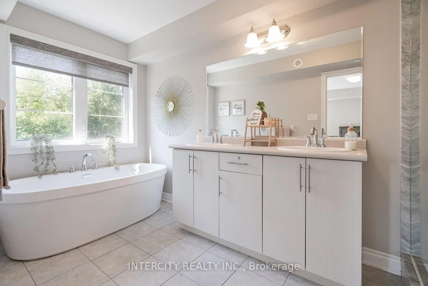 1331 Major Mackenzie Drive W #116
