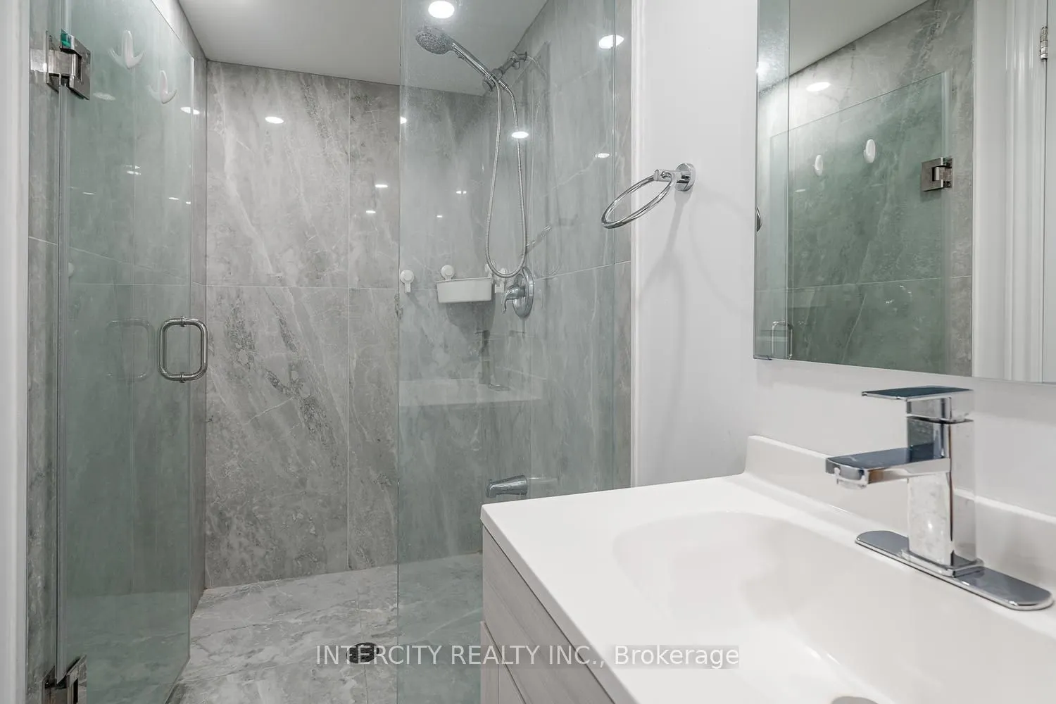 1331 Major Mackenzie Drive W #116