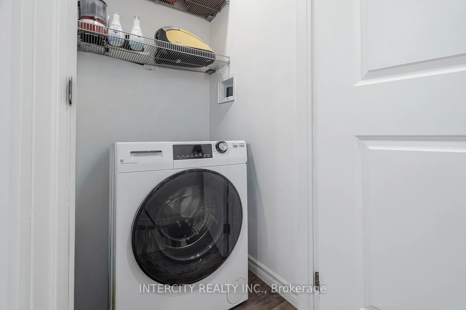 1331 Major Mackenzie Drive W #116