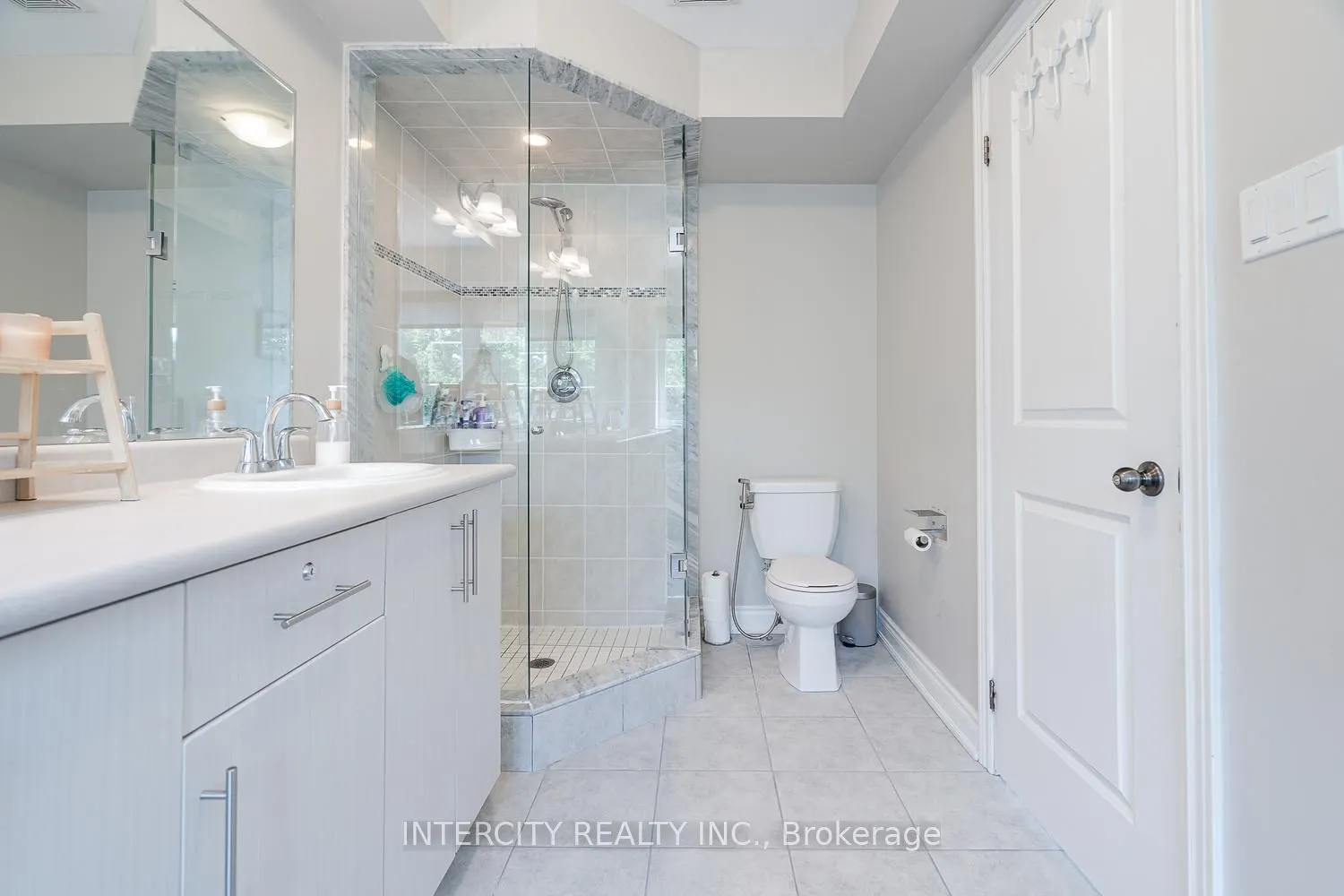 1331 Major Mackenzie Drive W #116