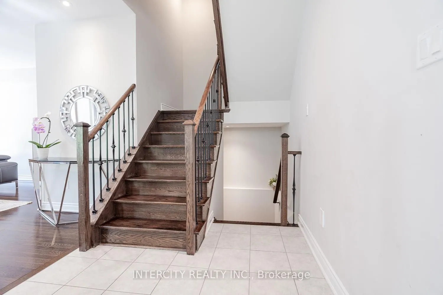 1331 Major Mackenzie Drive W #116
