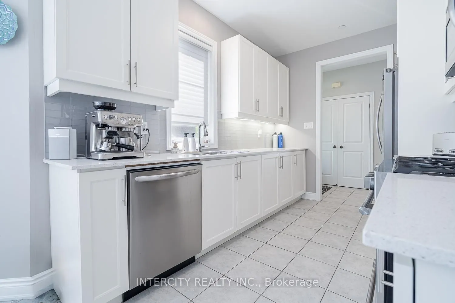 1331 Major Mackenzie Drive W #116