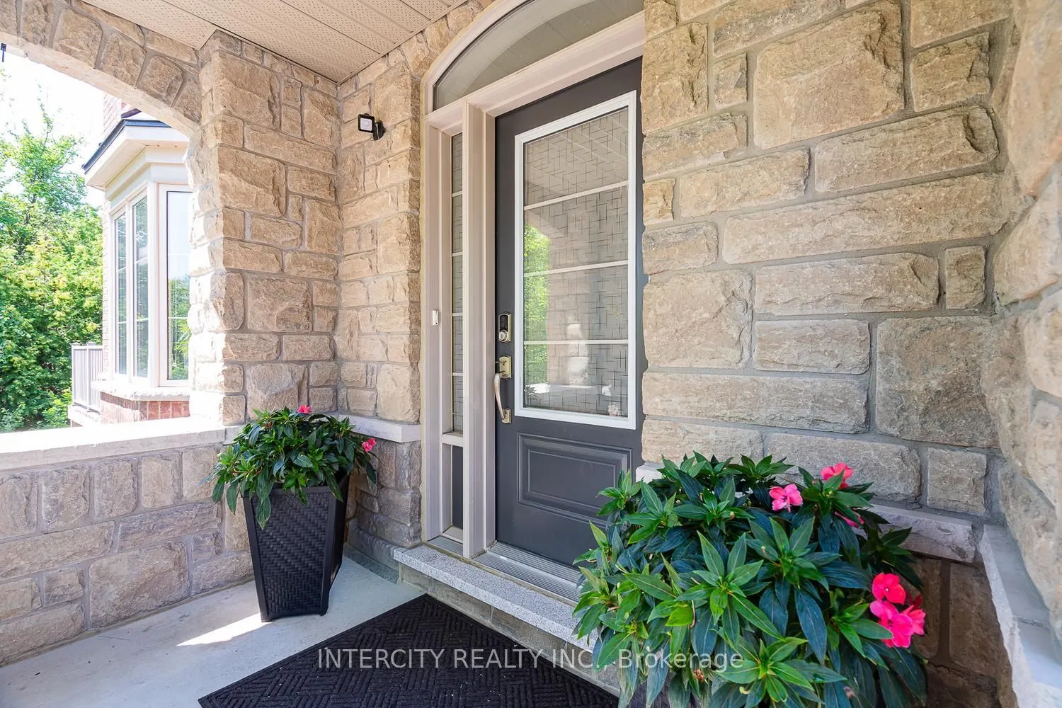 1331 Major Mackenzie Drive W #116