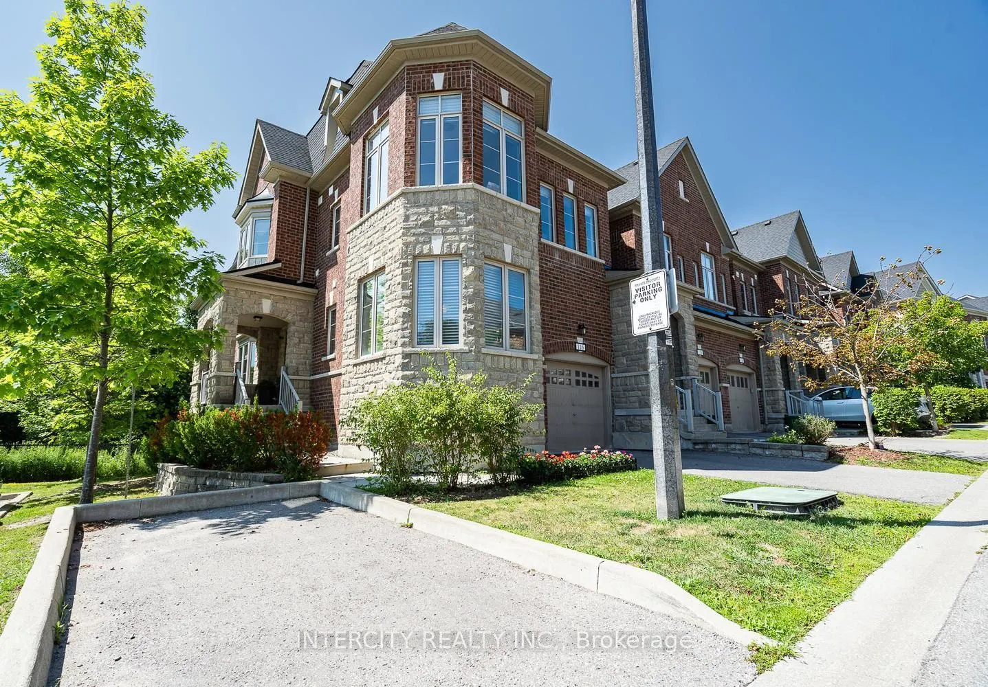 1331 Major Mackenzie Drive W #116