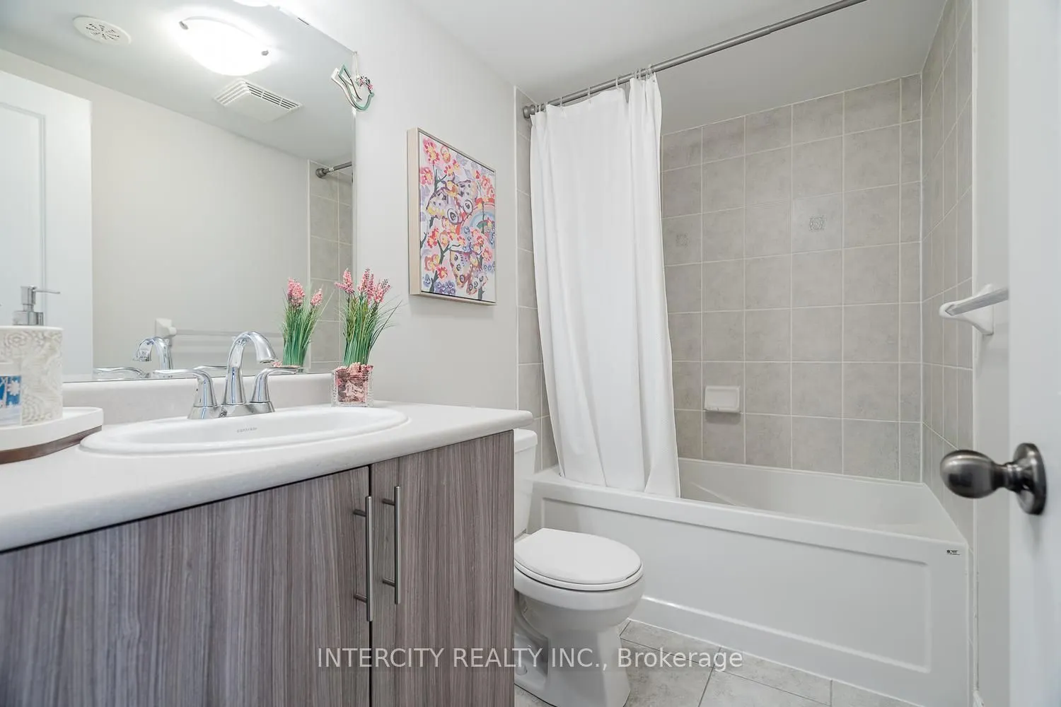1331 Major Mackenzie Drive W #116
