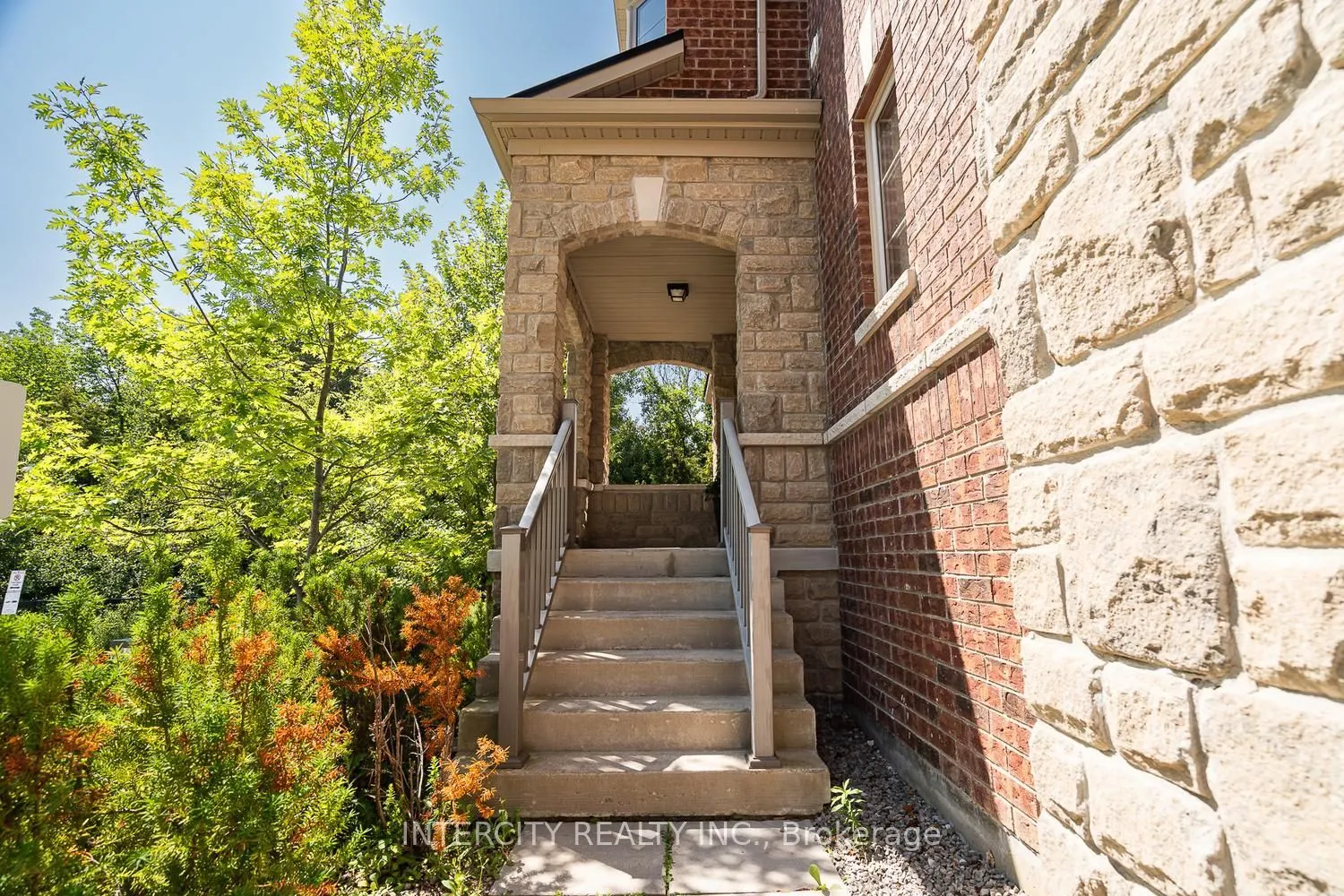 1331 Major Mackenzie Drive W #116