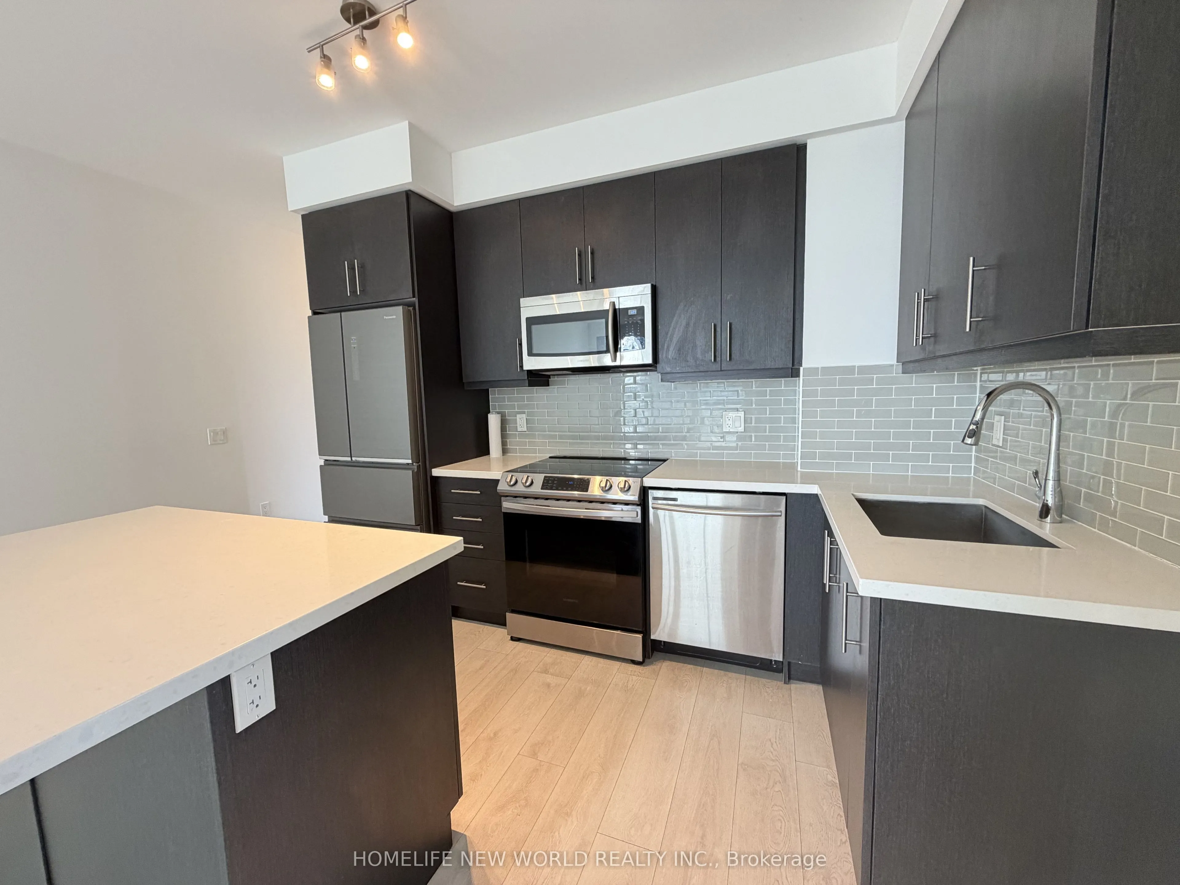 75 Oneida Crescent #1210