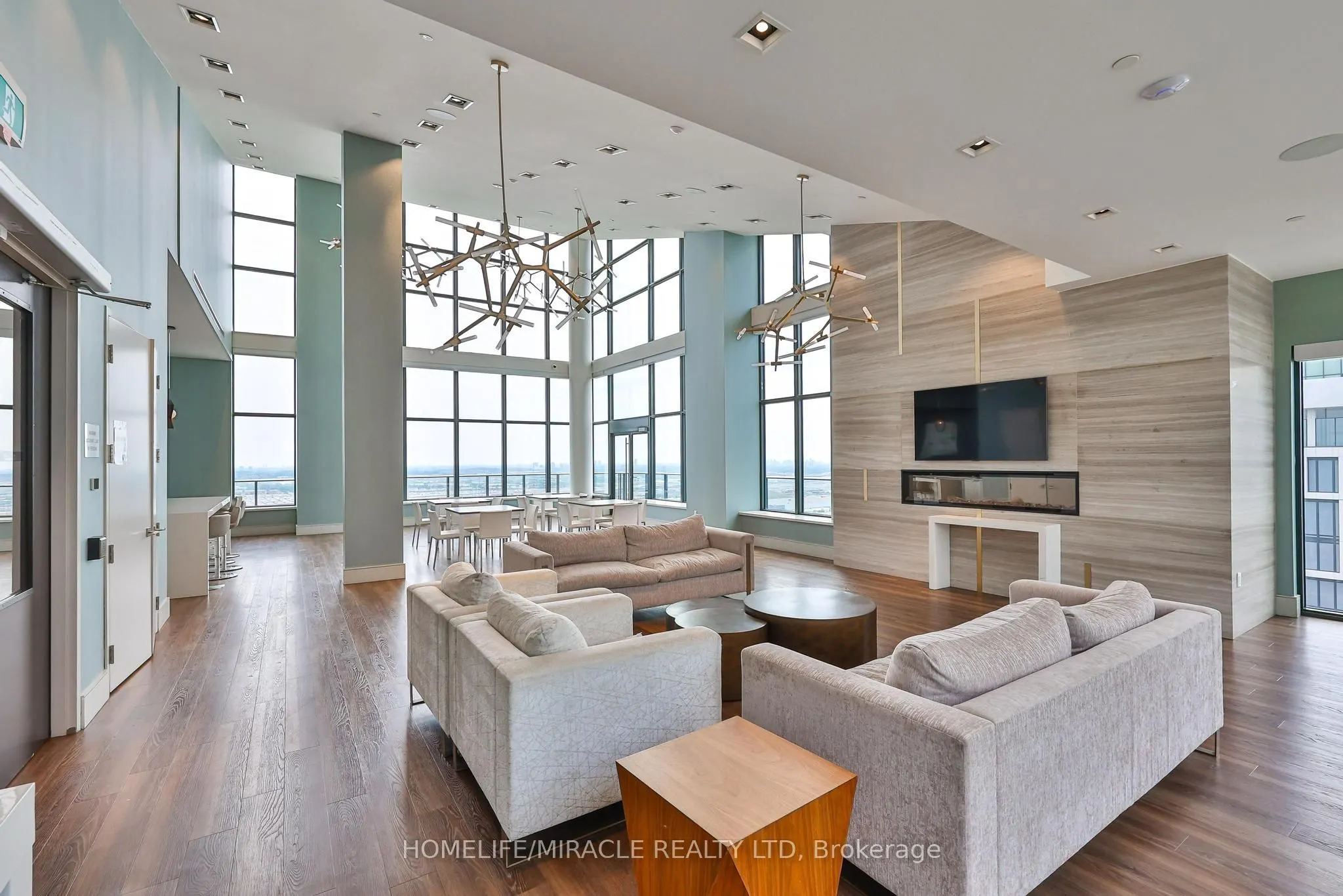 9000 Jane Street #223