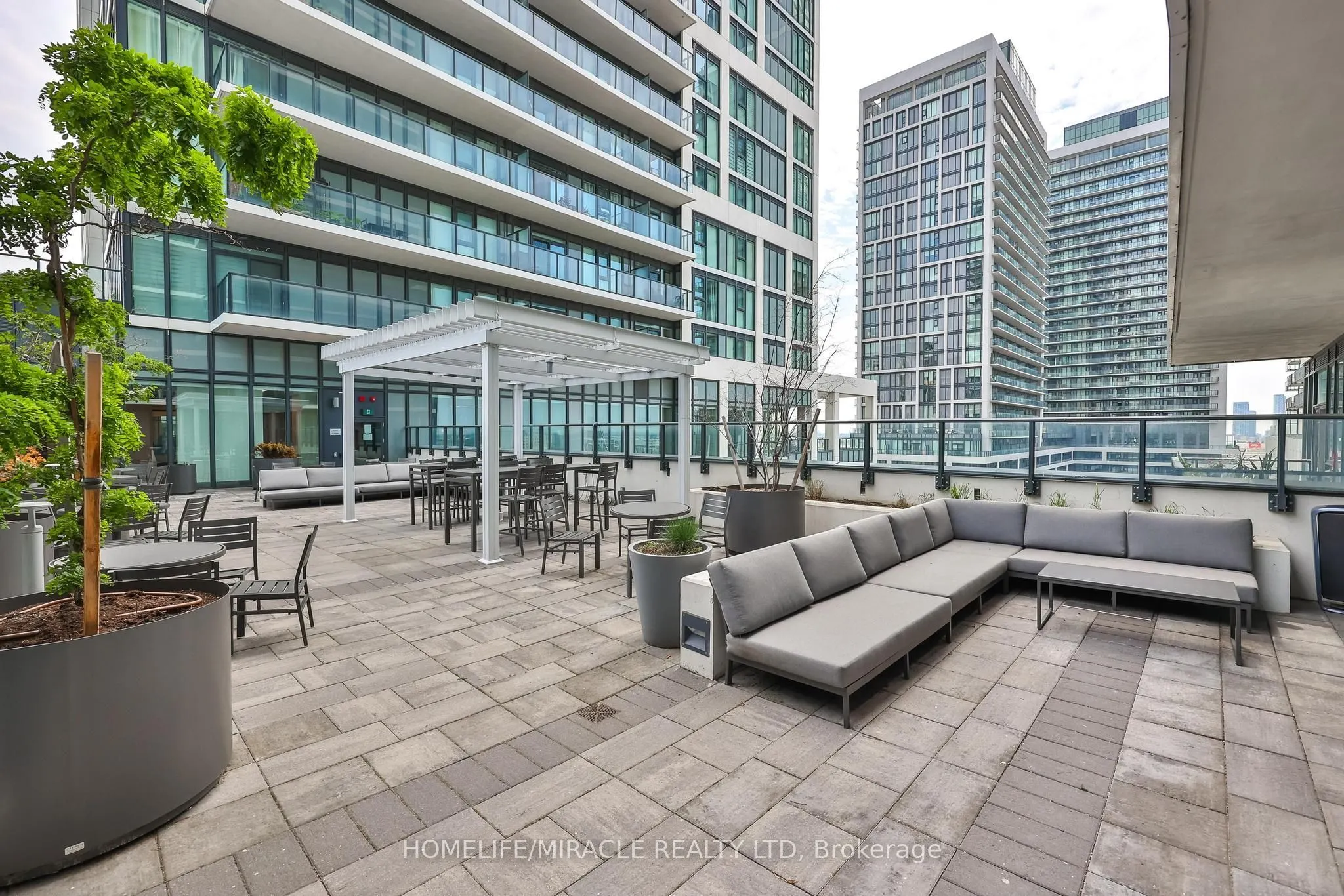9000 Jane Street #223