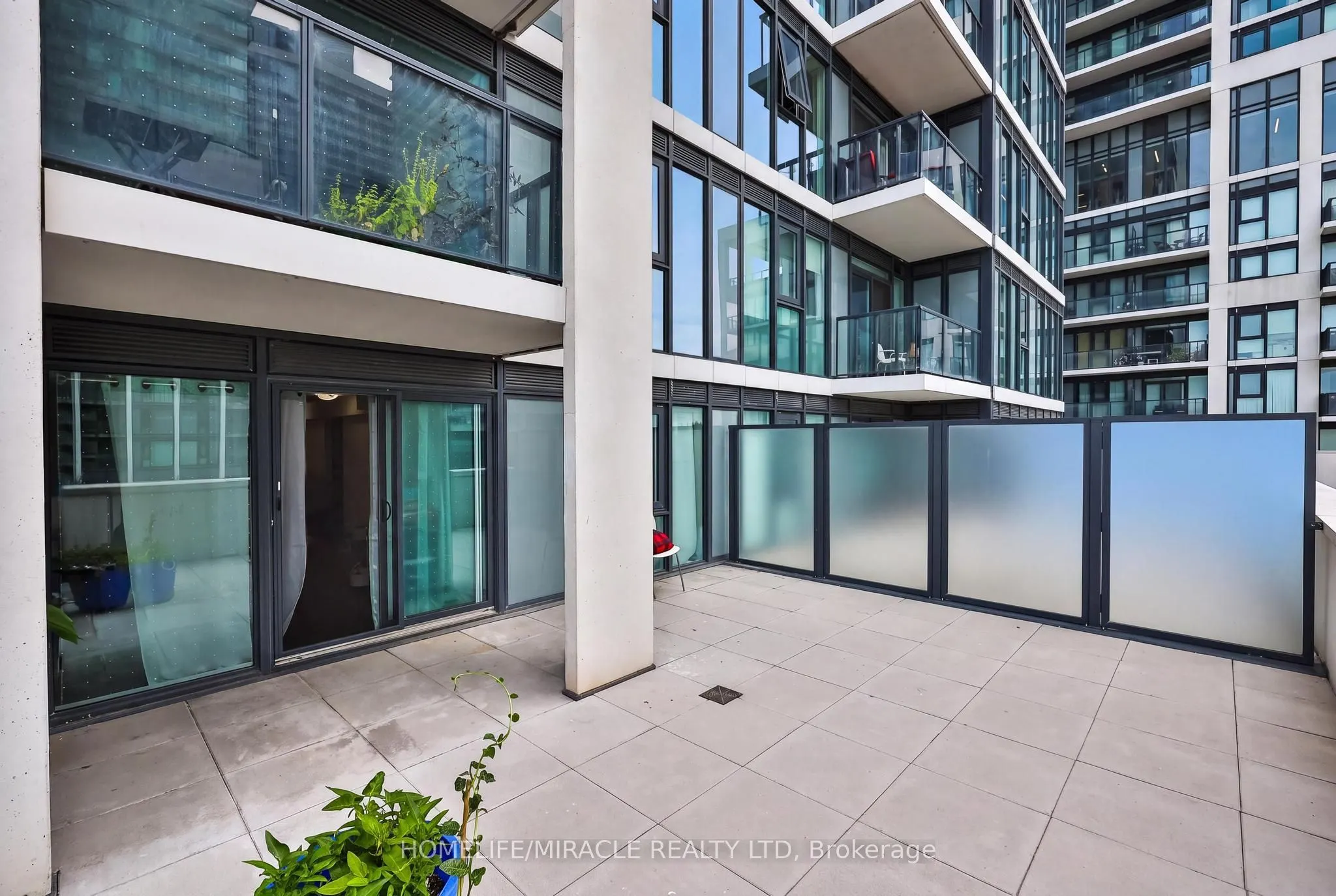 9000 Jane Street #223