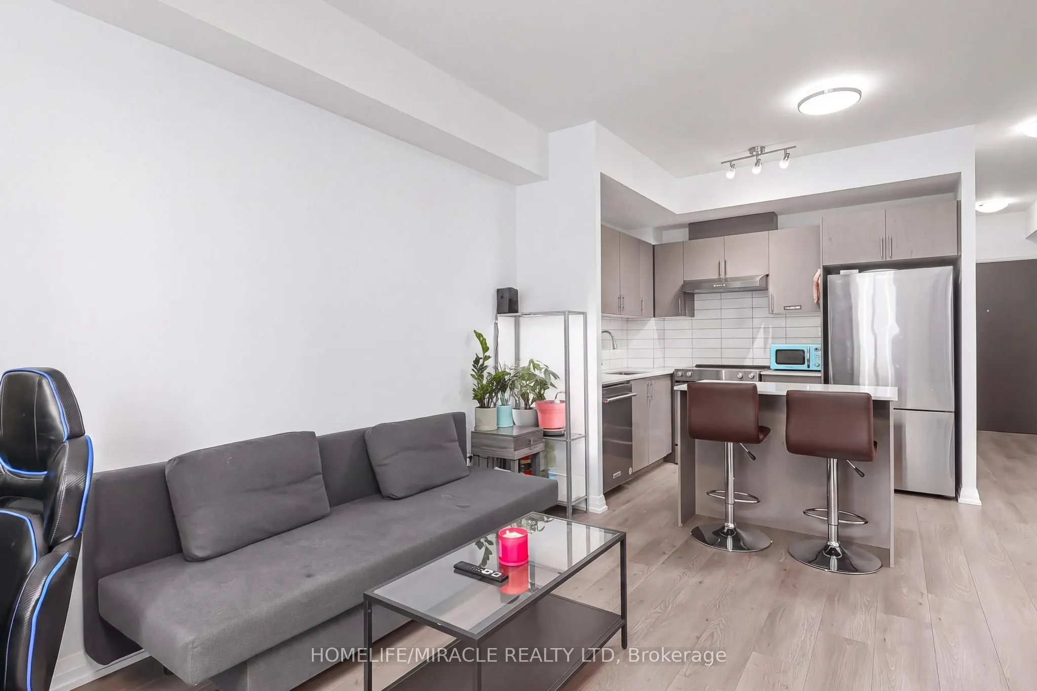 9000 Jane Street #223