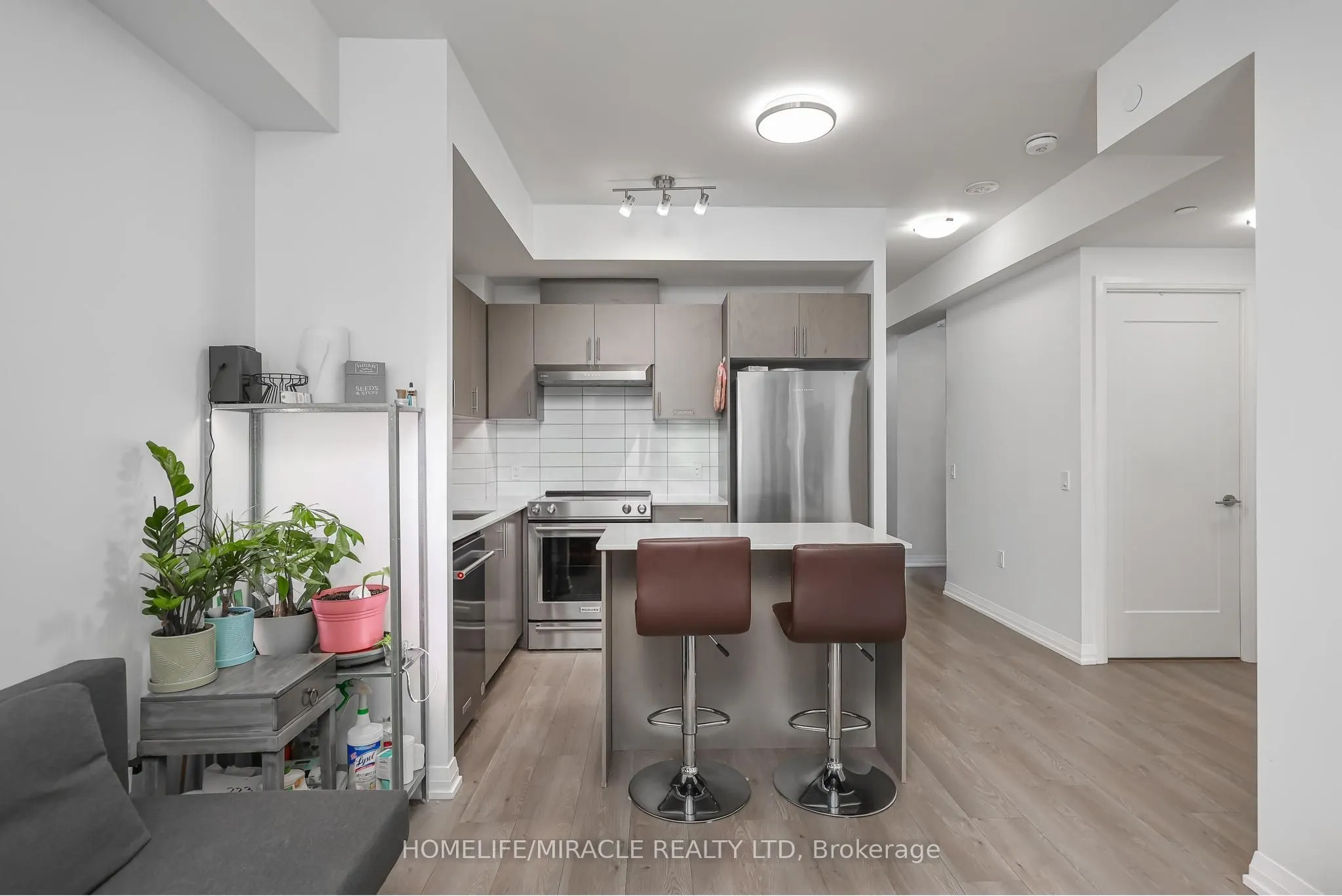 9000 Jane Street #223