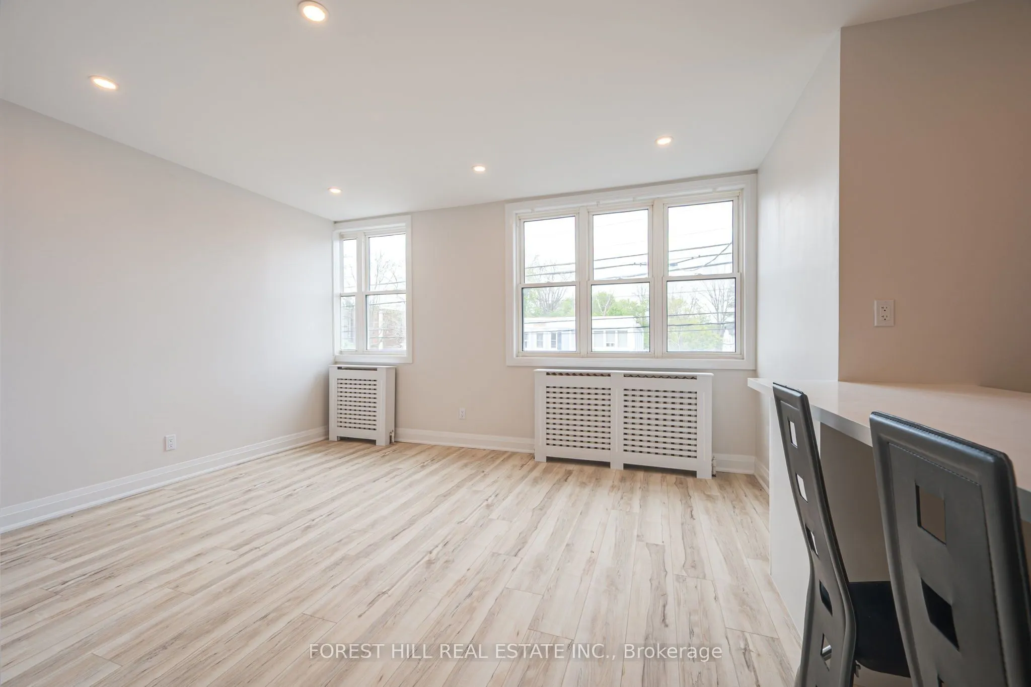 7725 Yonge Street #2