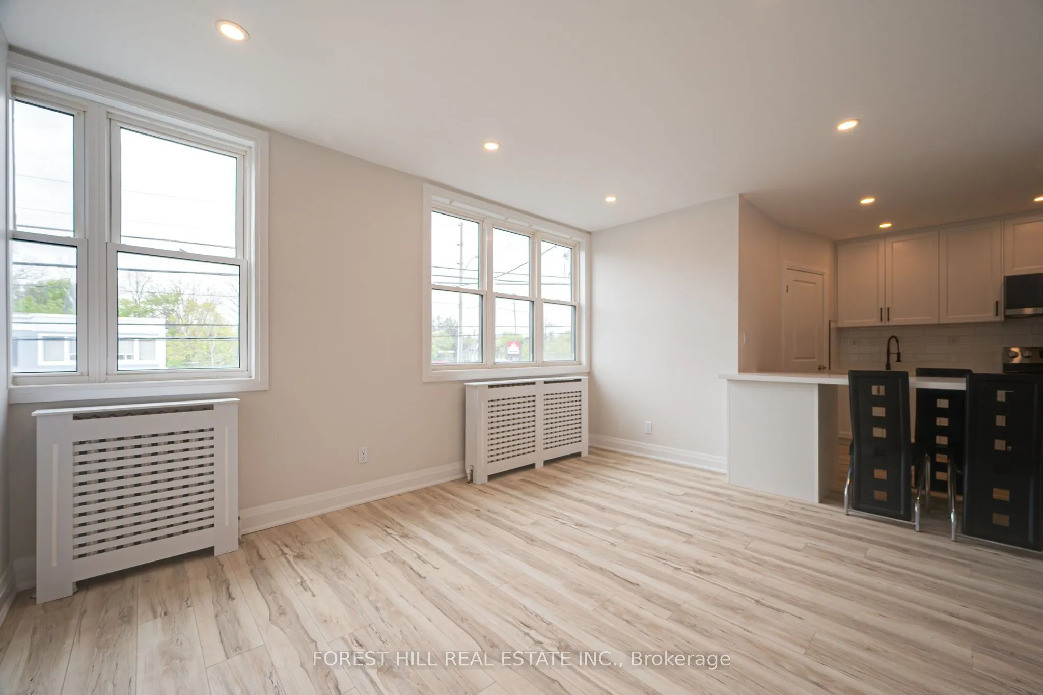 7725 Yonge Street #2