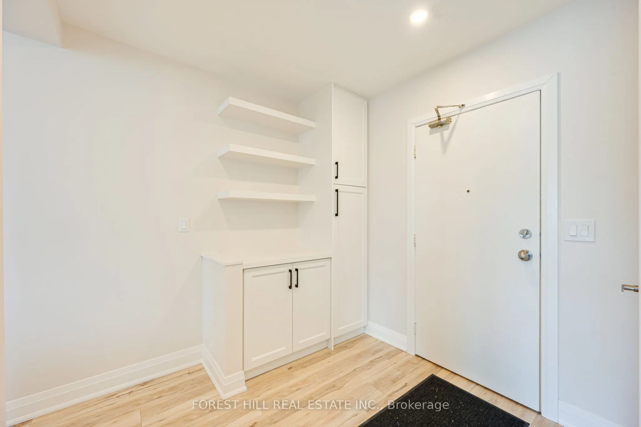 7725 Yonge Street #2