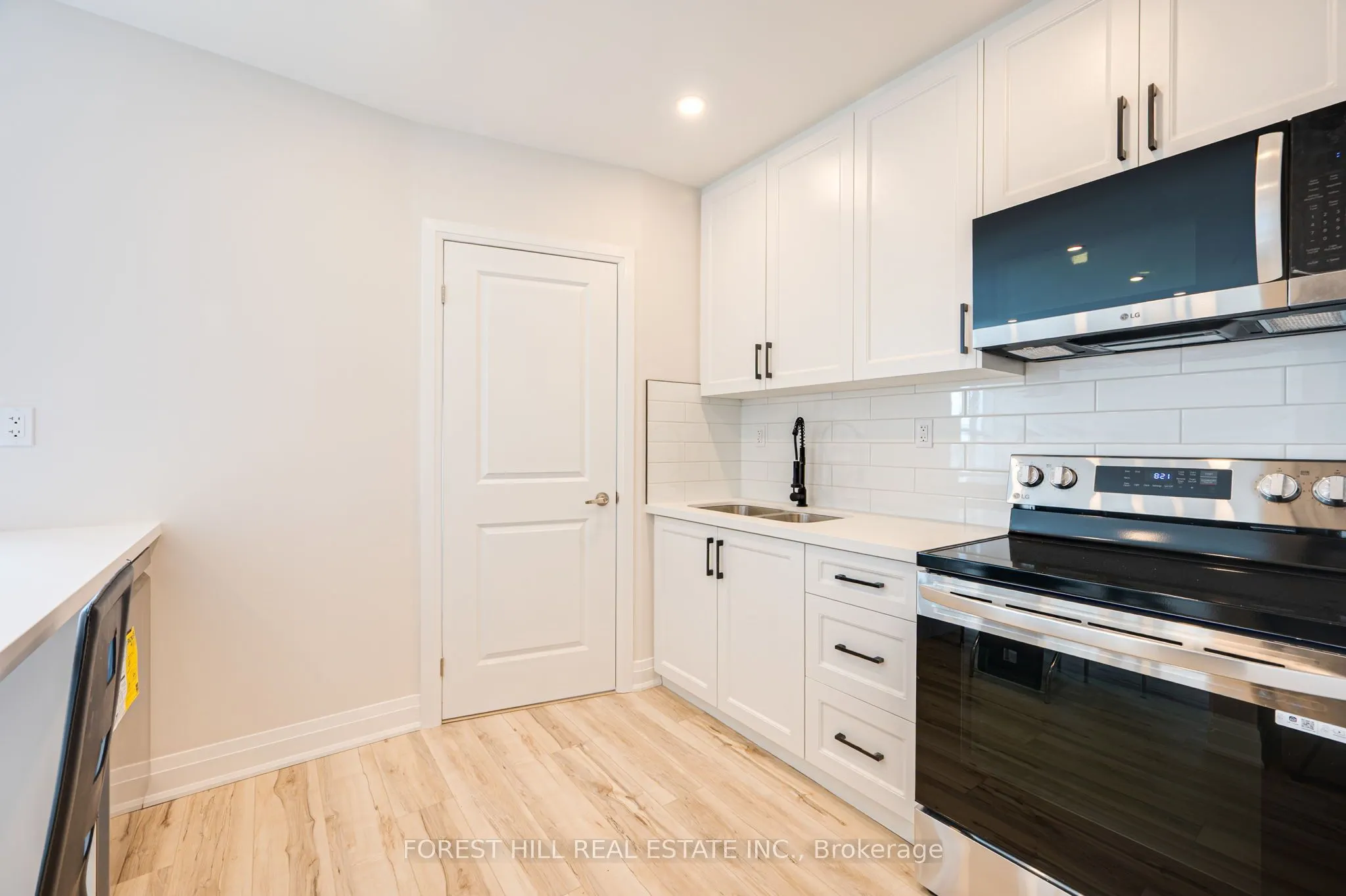 7725 Yonge Street #2
