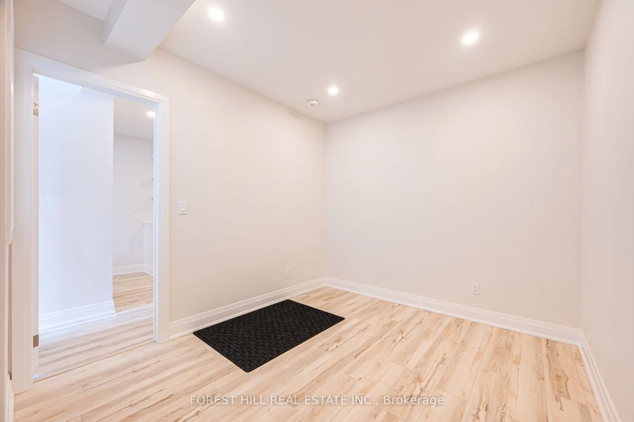 7725 Yonge Street #2