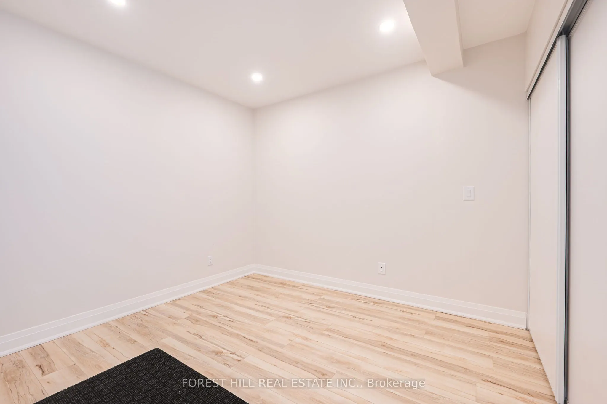 7725 Yonge Street #2
