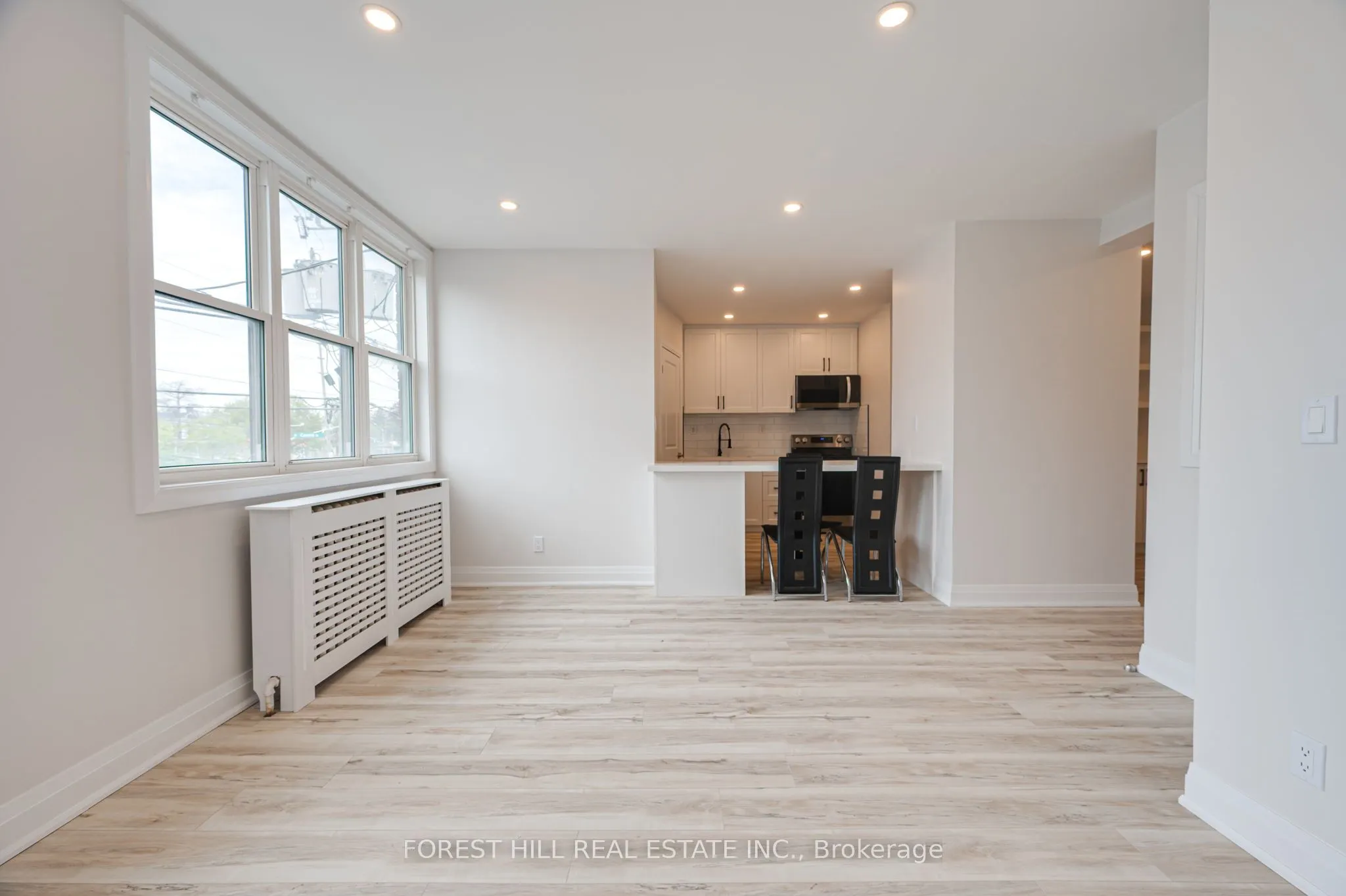 7725 Yonge Street #2