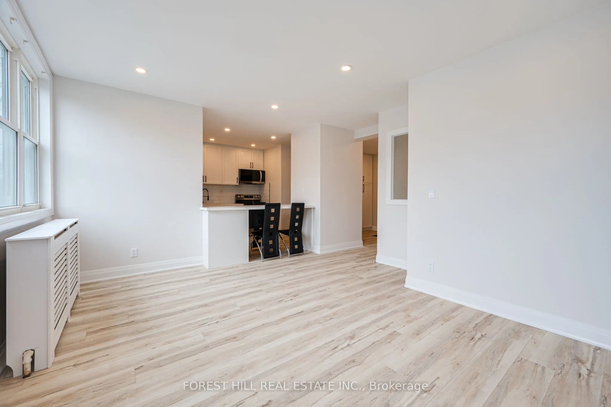 7725 Yonge Street #2