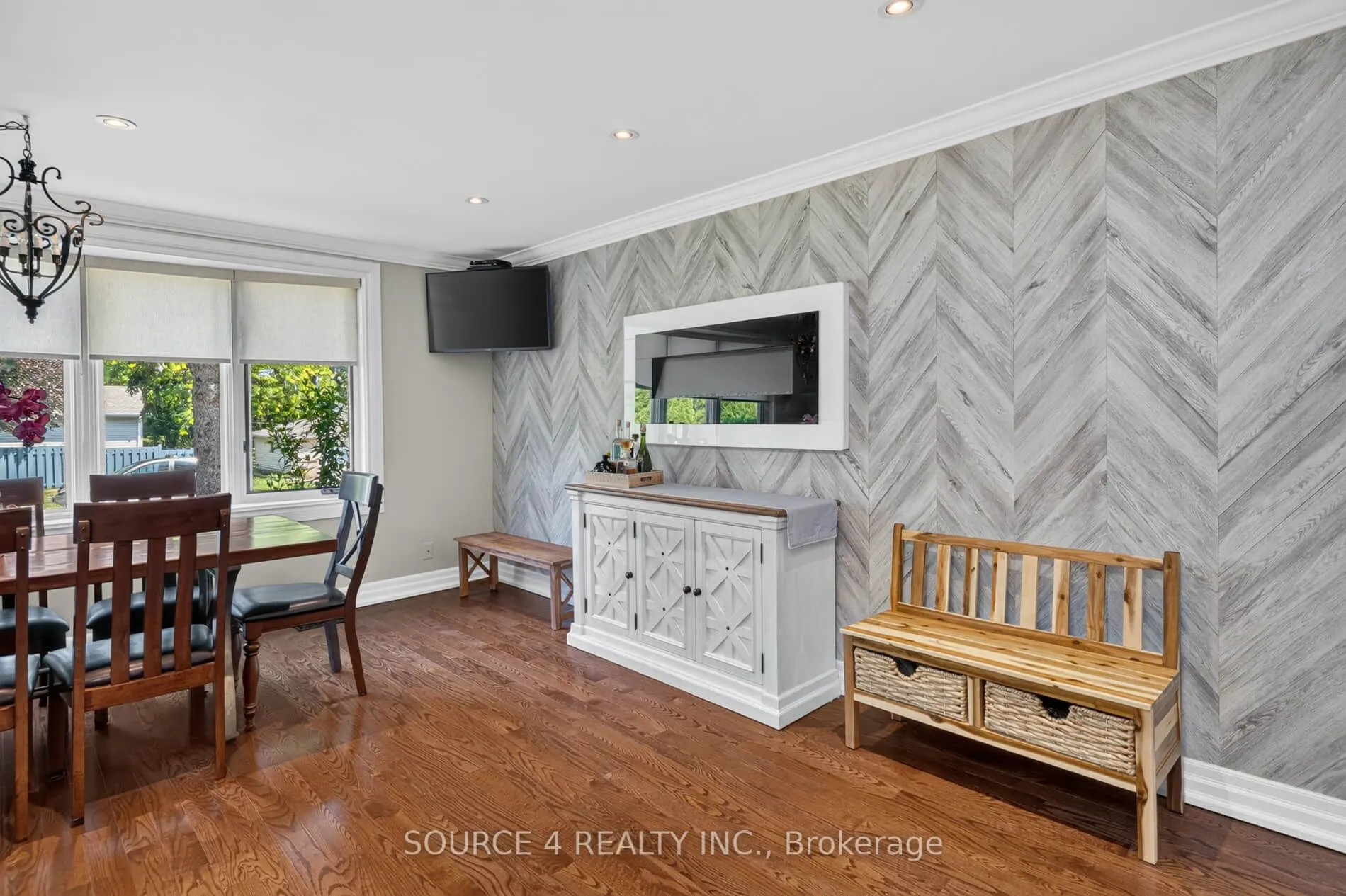 51 Knowles Crescent