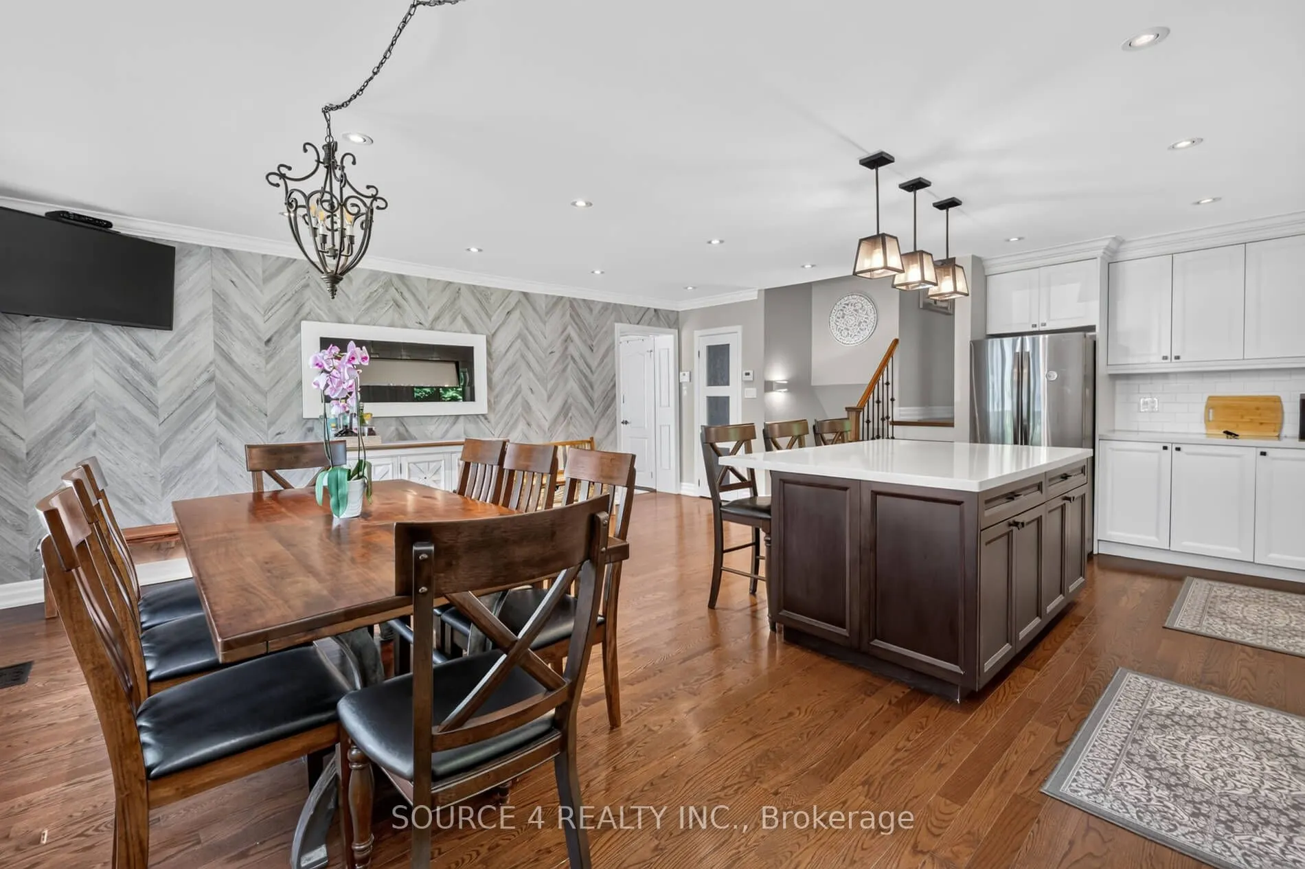 51 Knowles Crescent