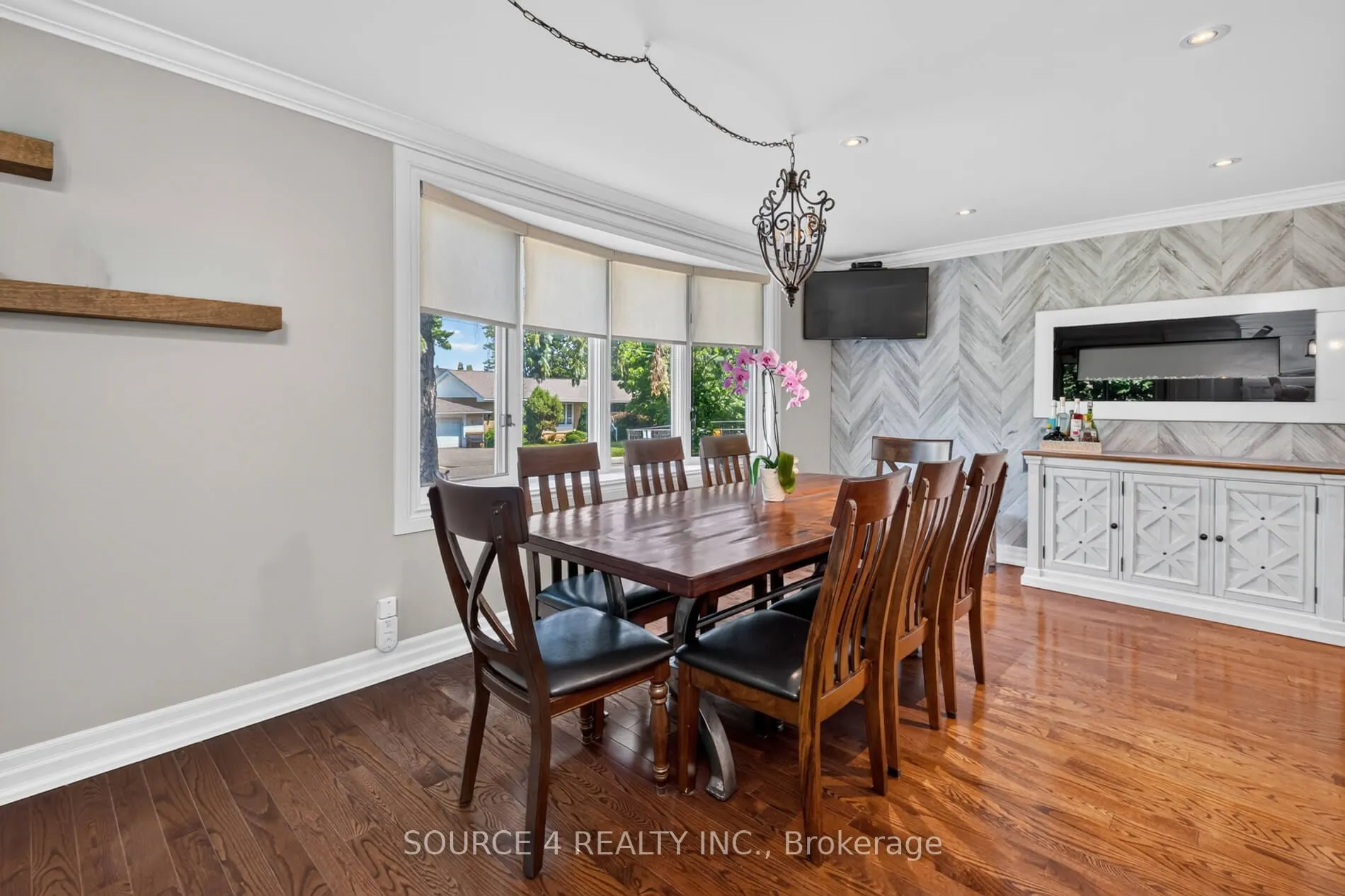51 Knowles Crescent