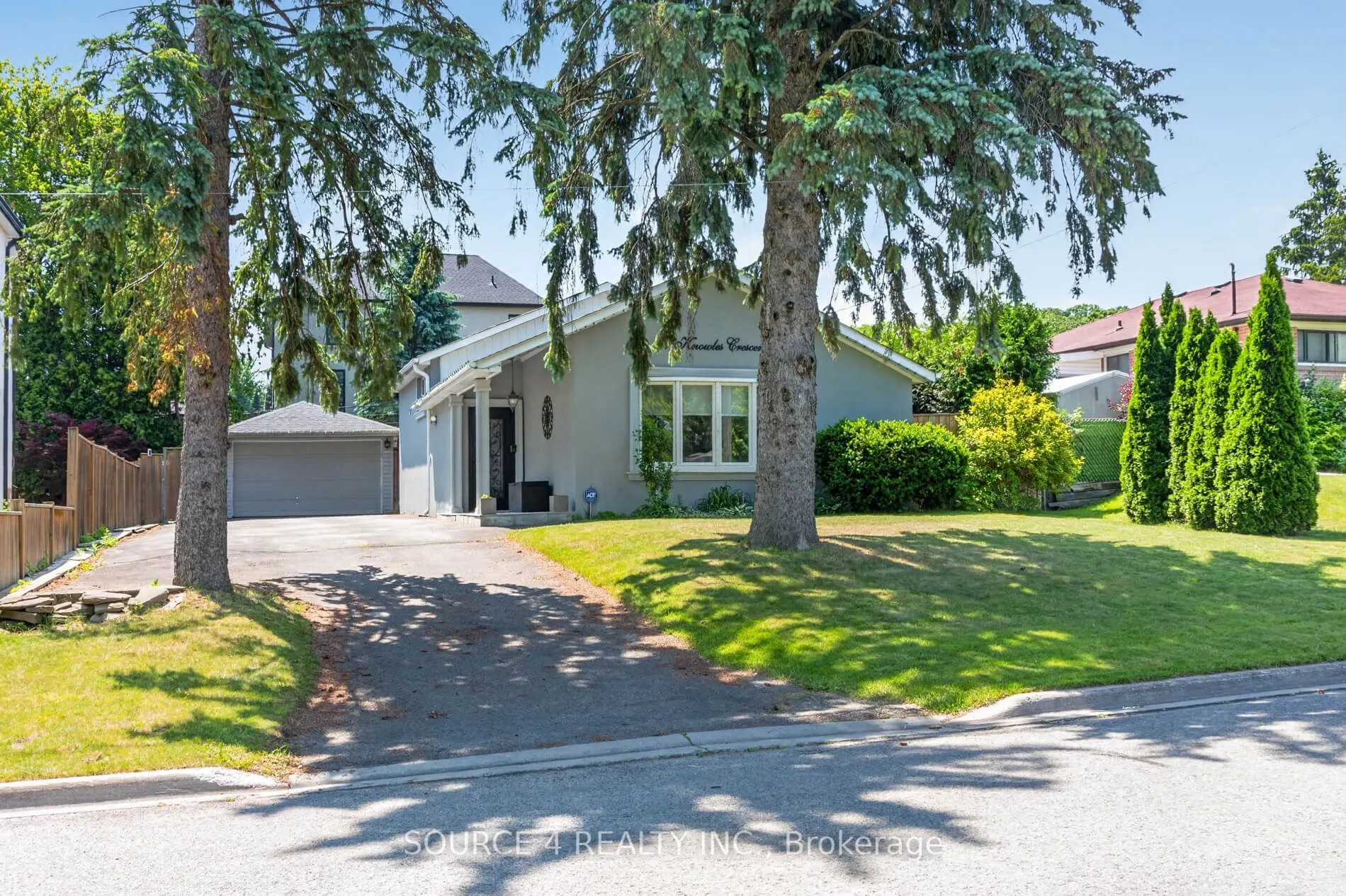 51 Knowles Crescent