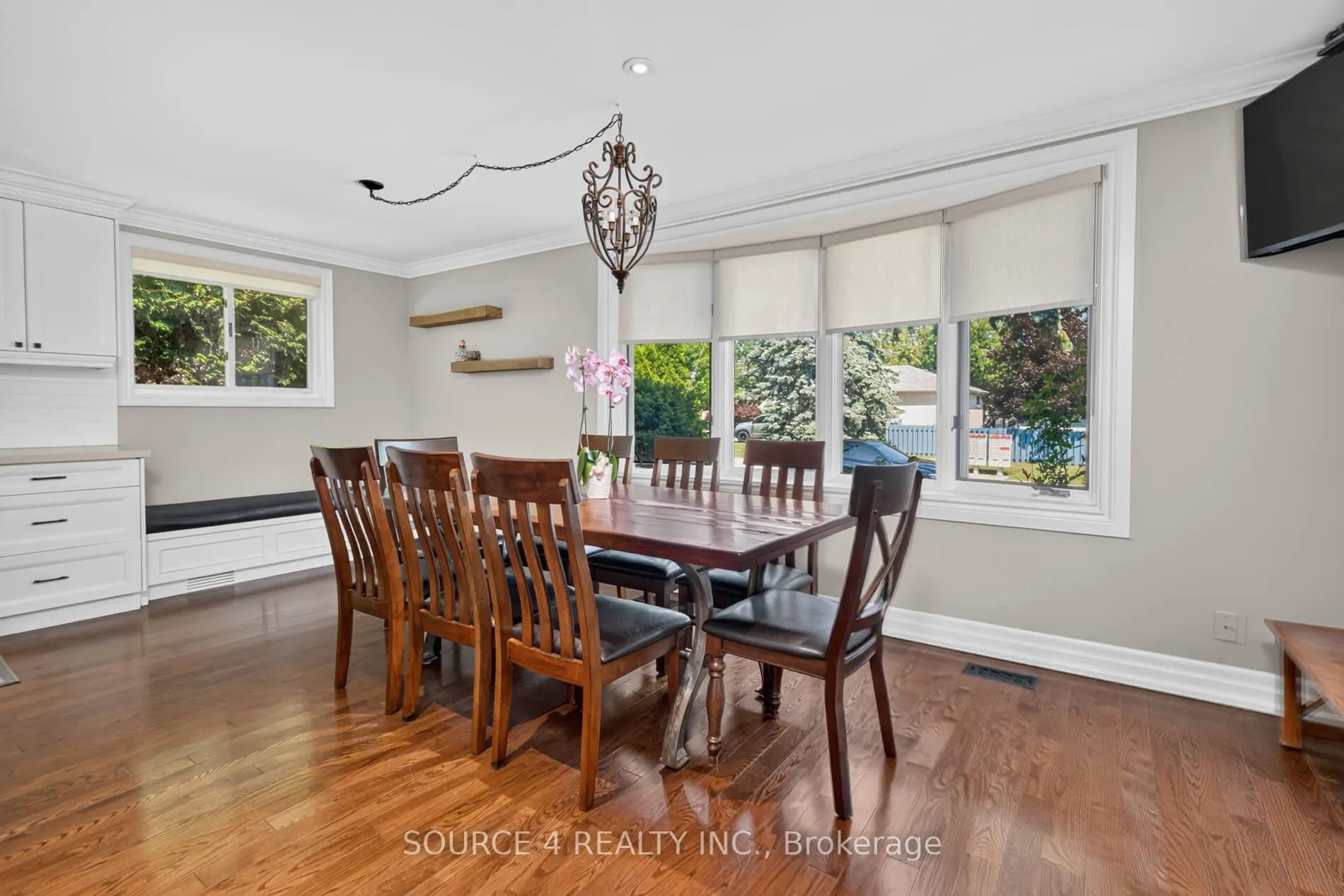 51 Knowles Crescent