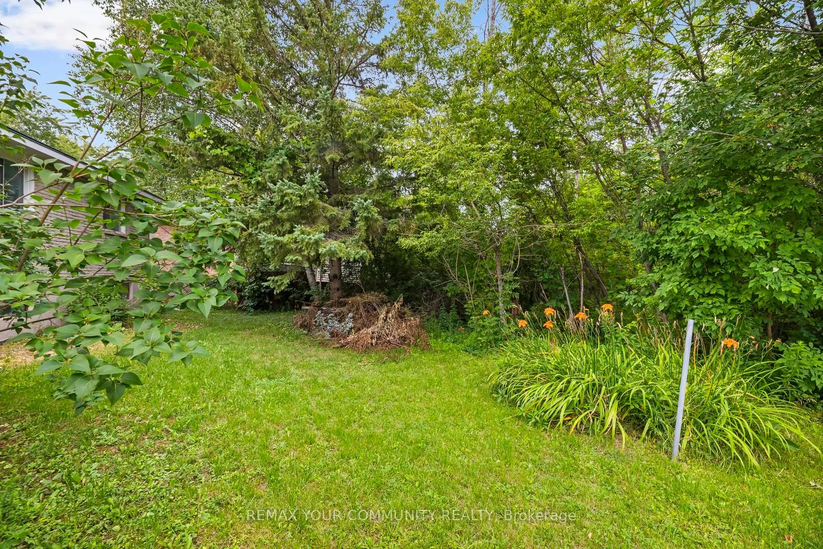 566 Highland Crescent
