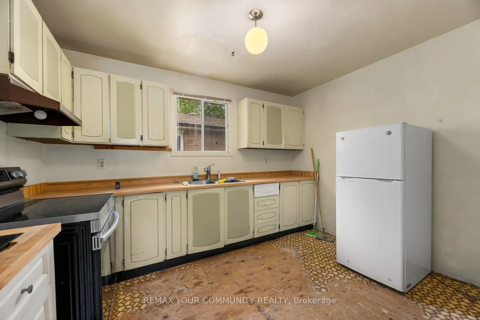 566 Highland Crescent