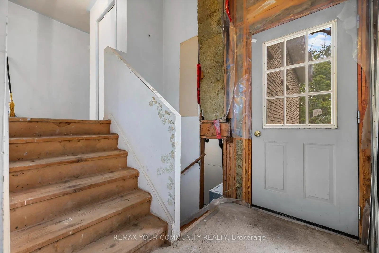 566 Highland Crescent