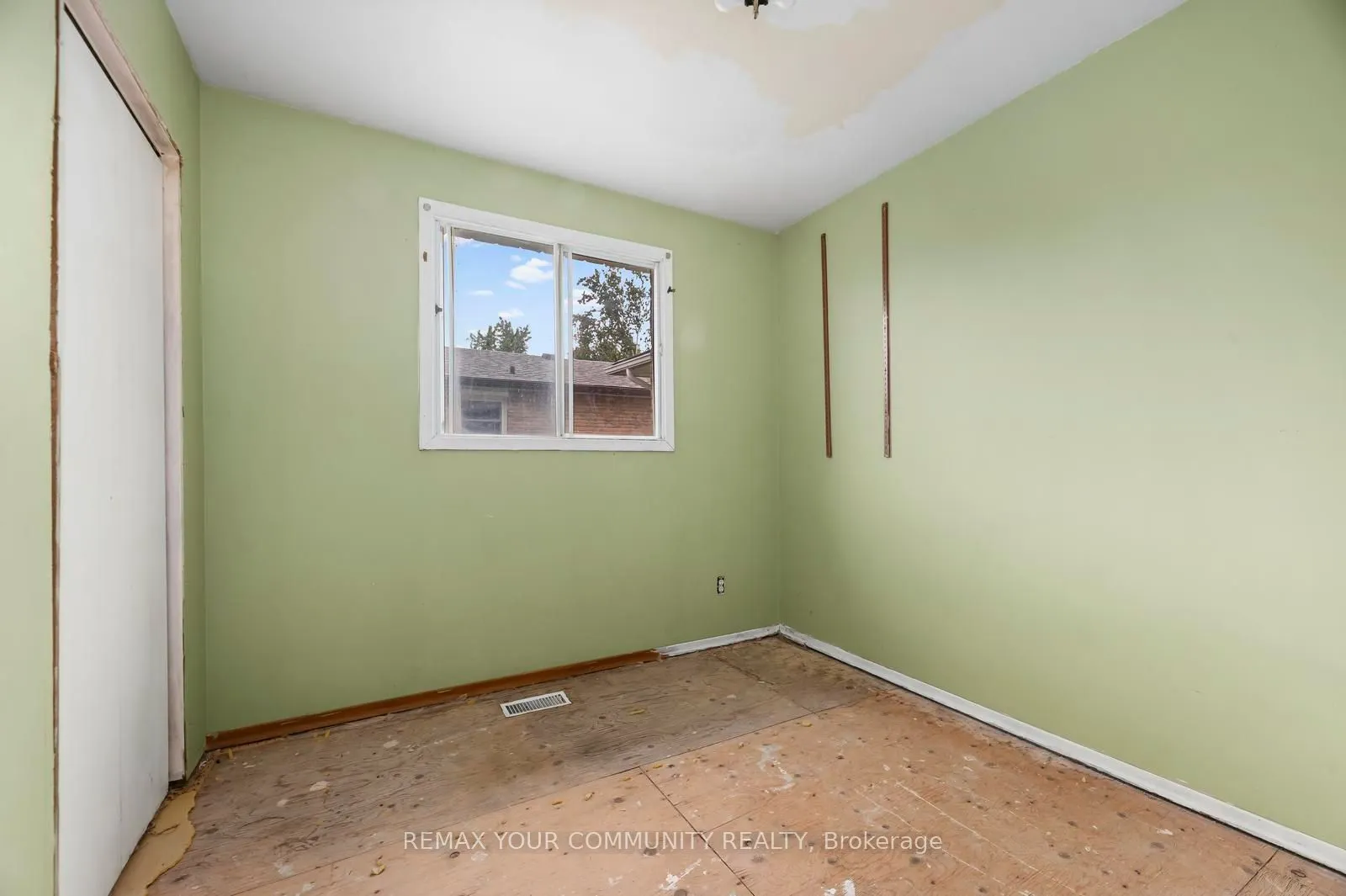 566 Highland Crescent