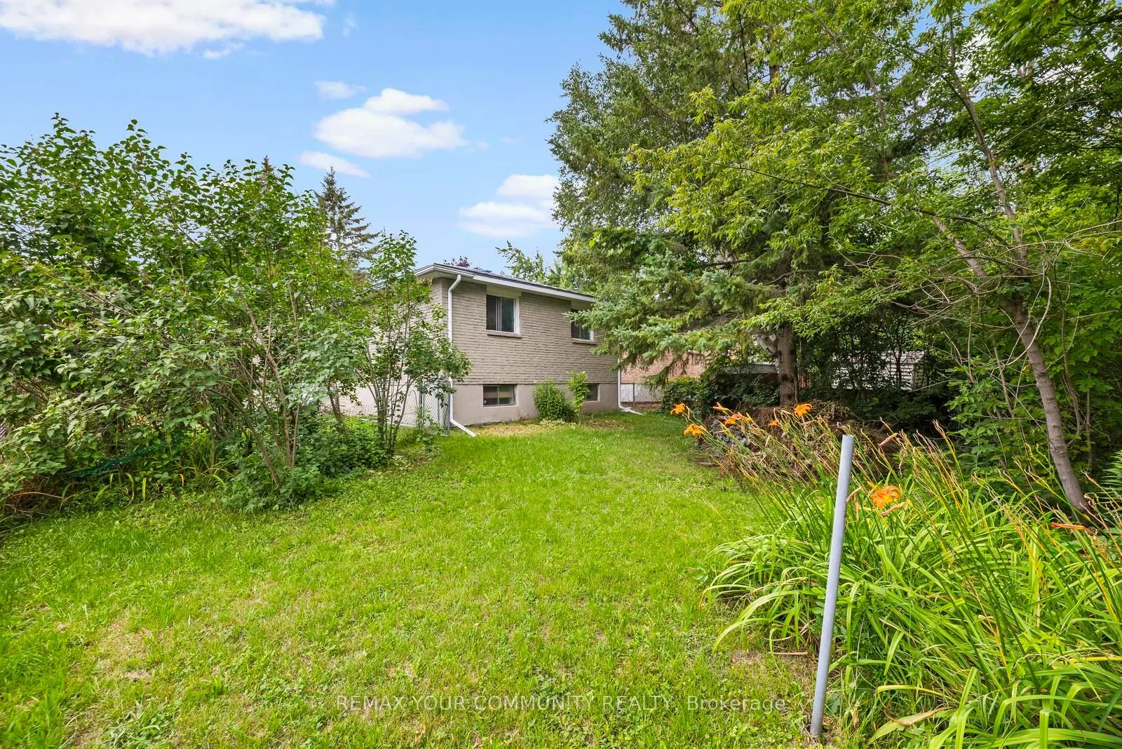 566 Highland Crescent