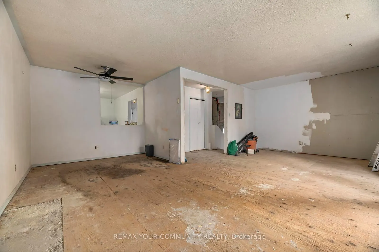 566 Highland Crescent