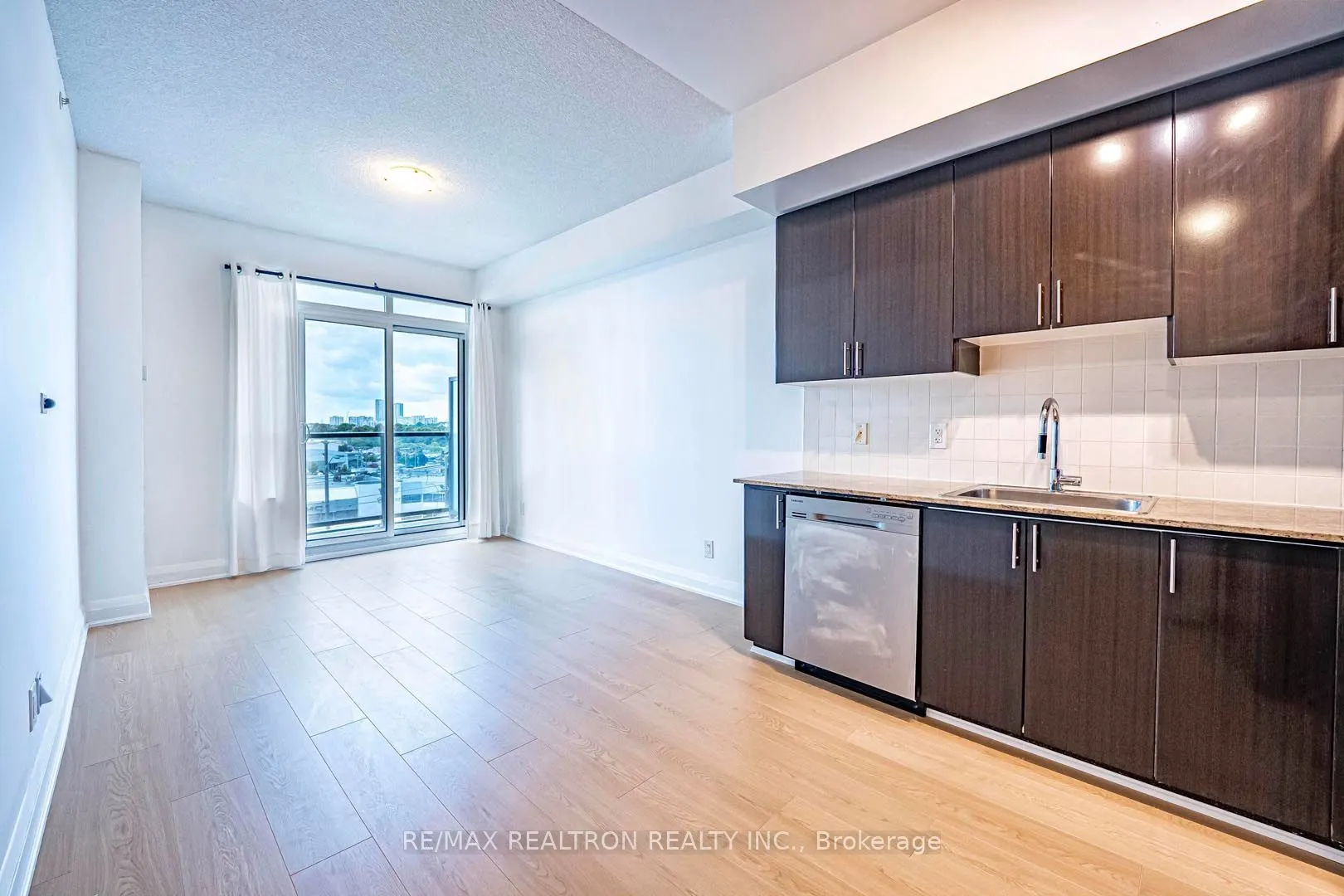 7161 Yonge Street #418