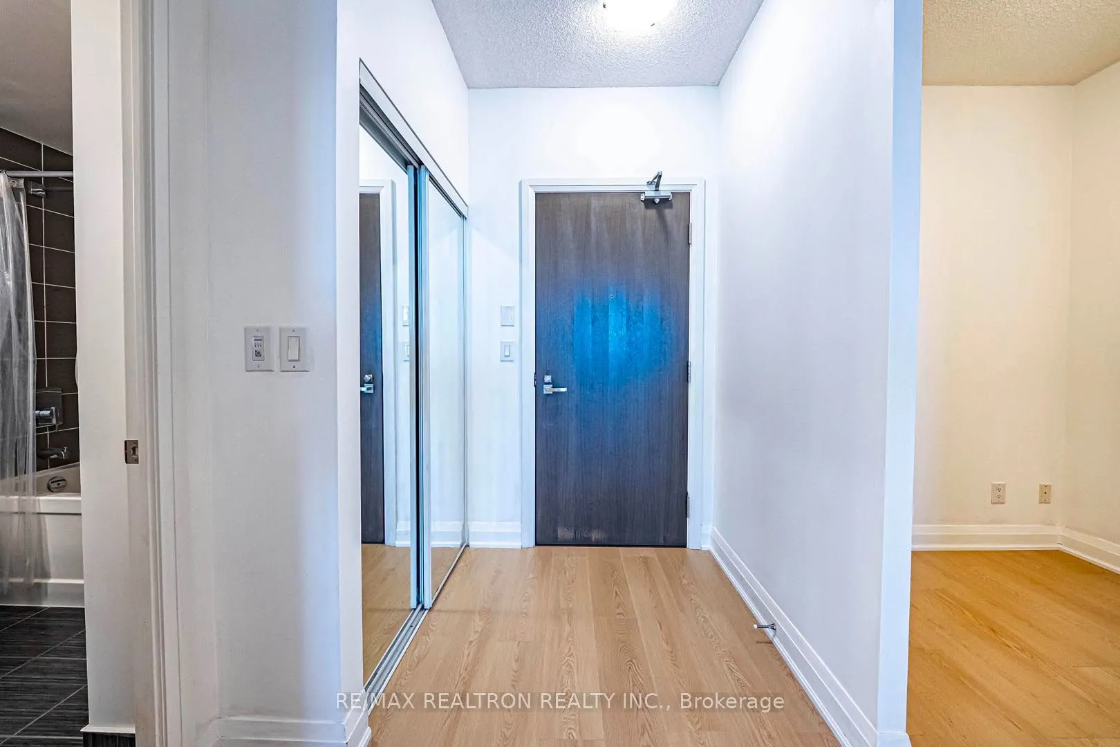 7161 Yonge Street #418