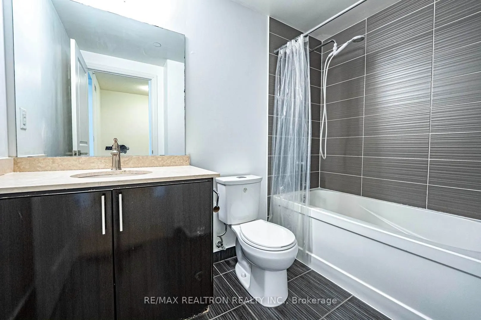 7161 Yonge Street #418